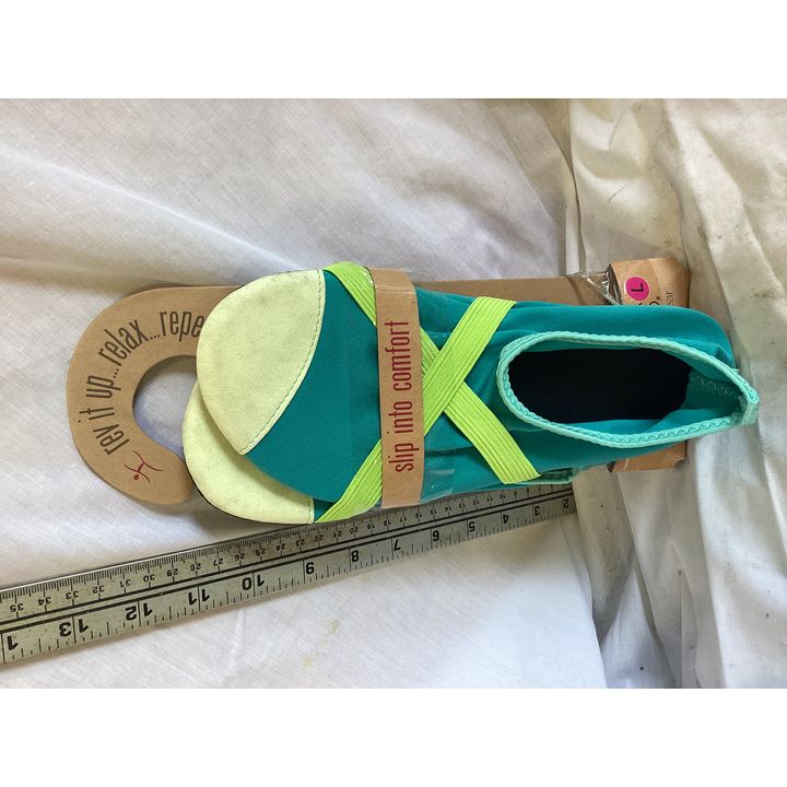 FitKicks Large 8.5-9.5 Women's Water Shoes