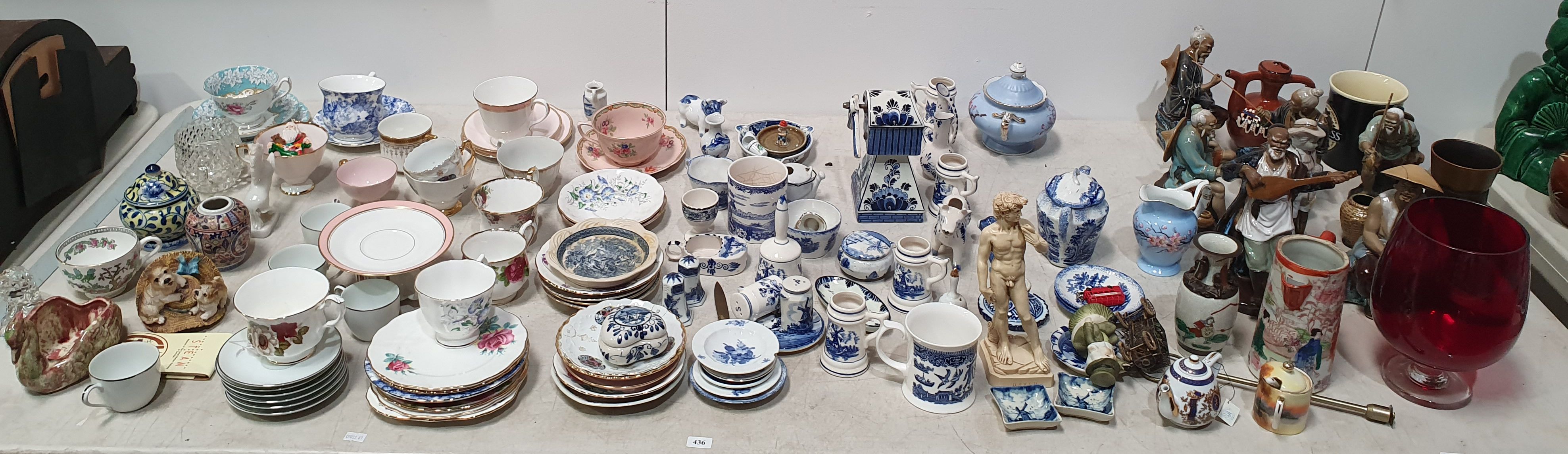 A LARGE GROUP OF VARIOUS ITEMS