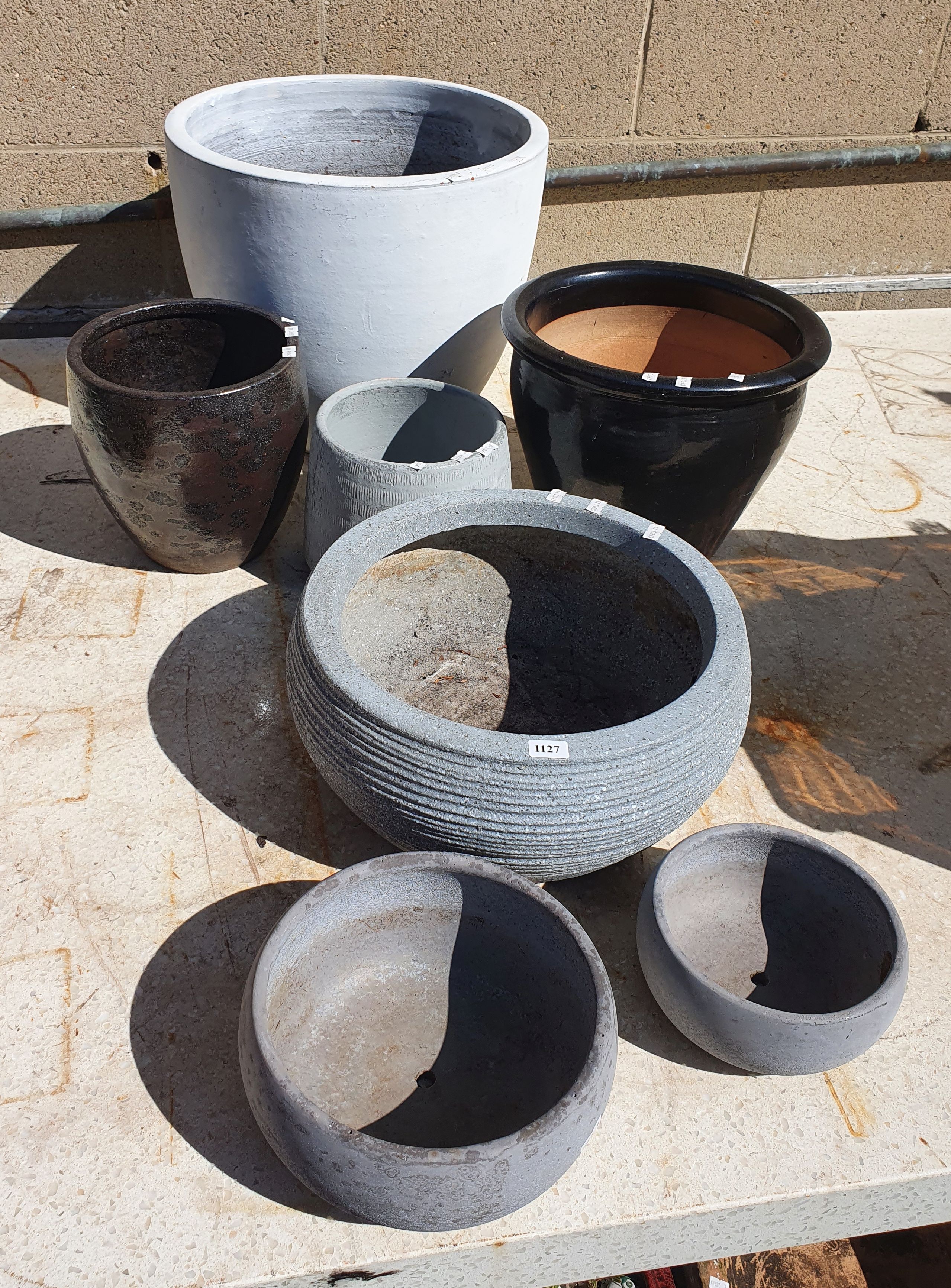 1127 · SEVEN VARIOUS POTS