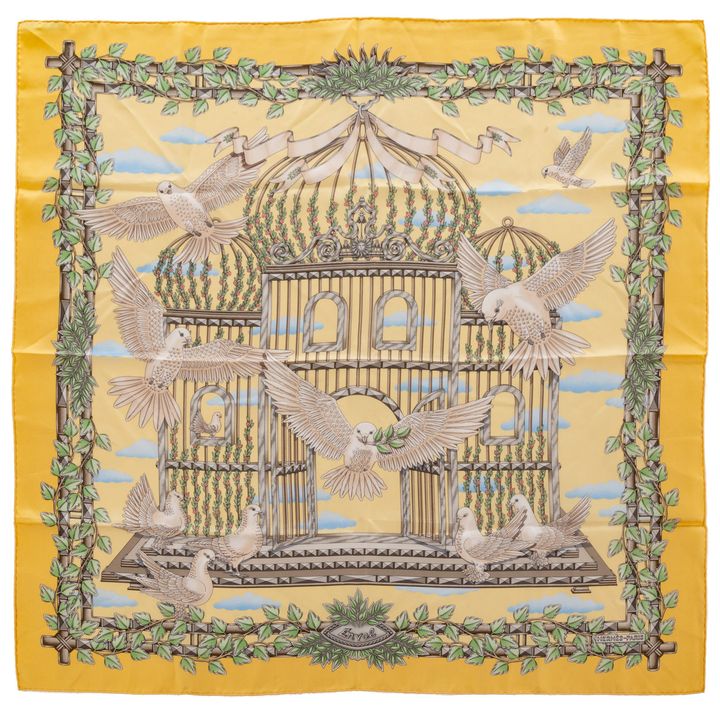 An Hermes "Envol" Scarf 90