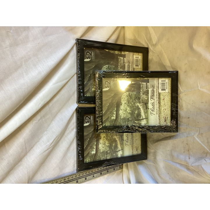 (3) Photo Frame (Holds 1-5'' x 7'' Pictures) Black