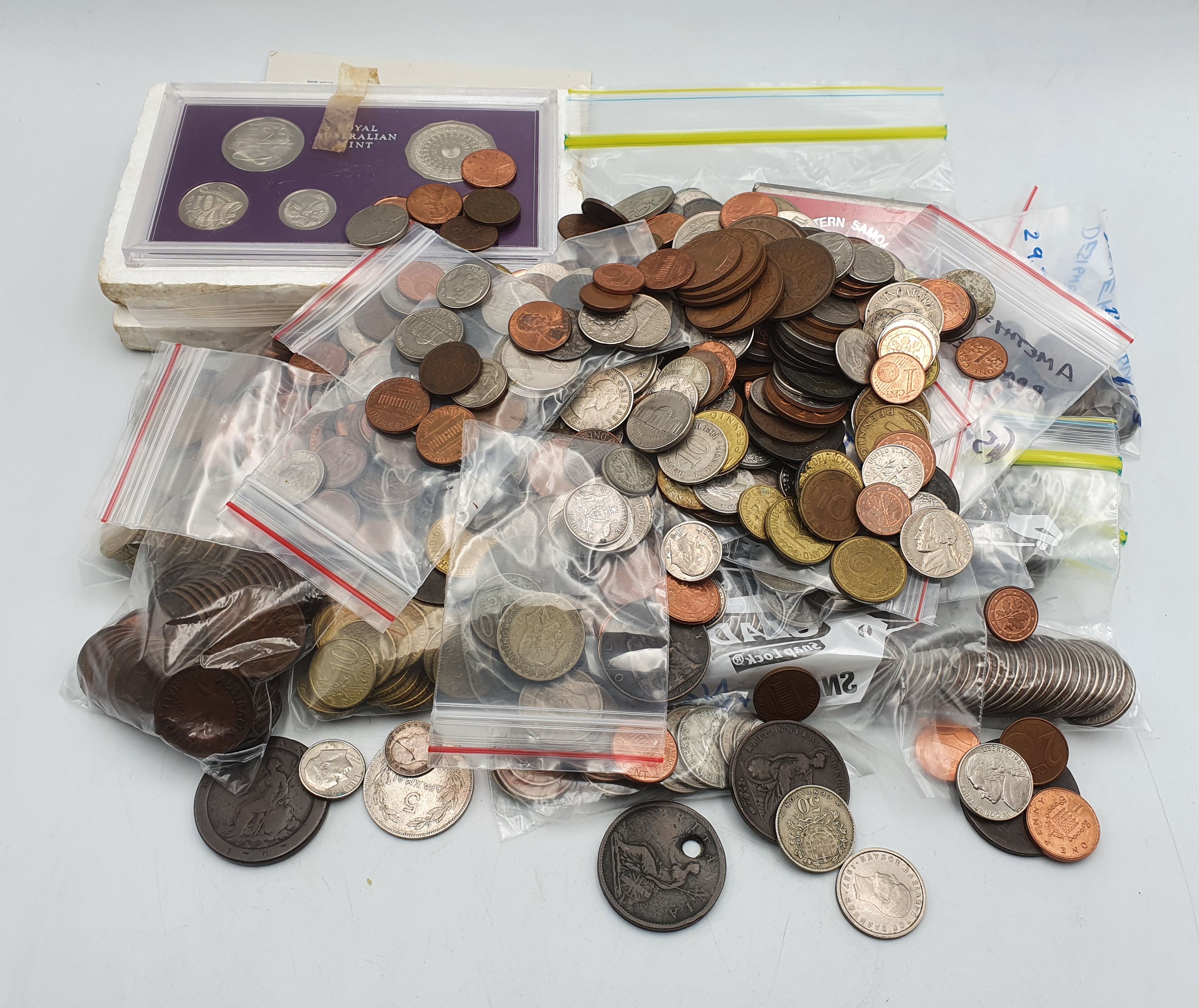 A COLLECTION OF AUSTRALIAN AND INTERNATIONAL COINS