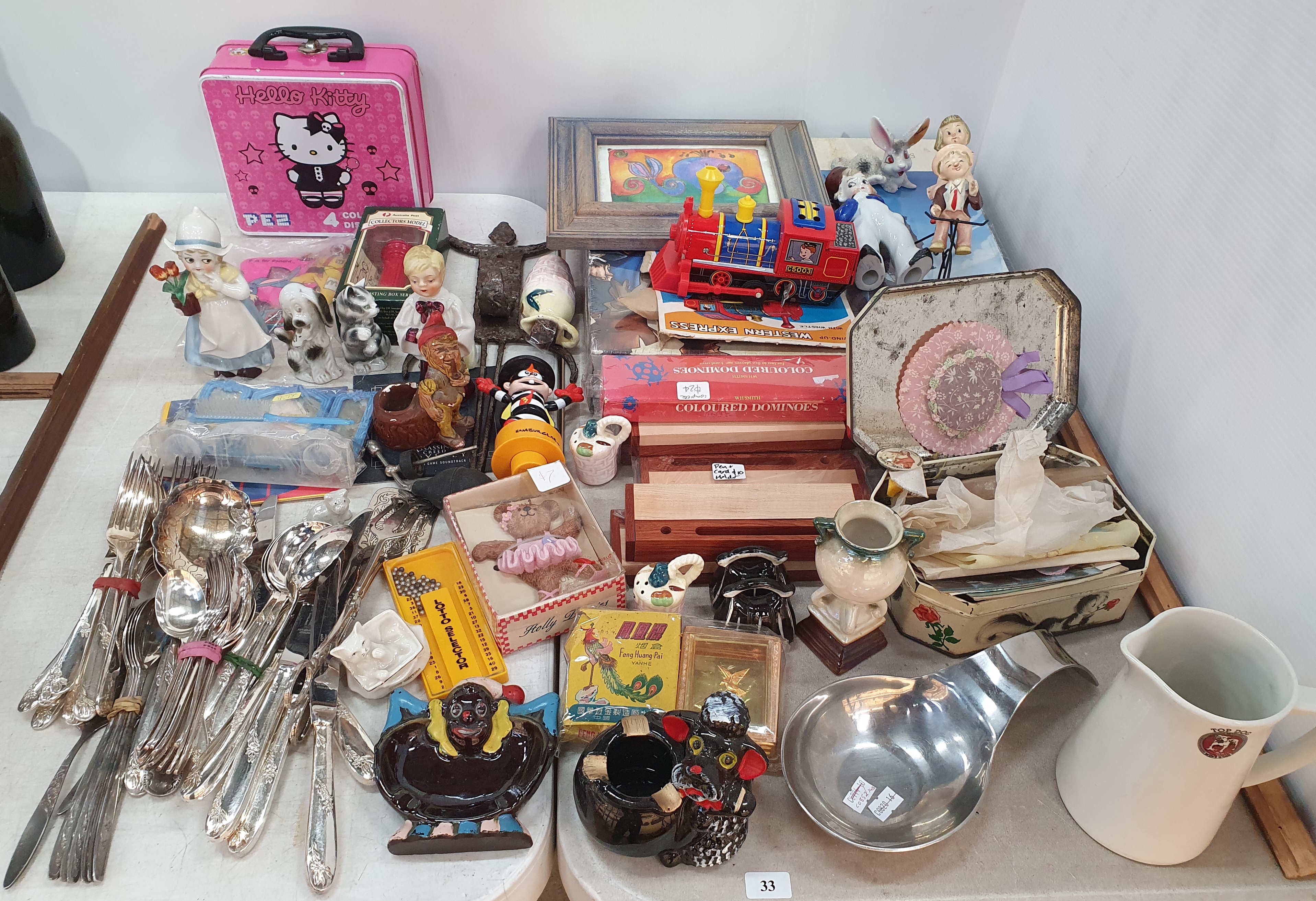 33 · A GROUP OF SUNDRY ITEMS