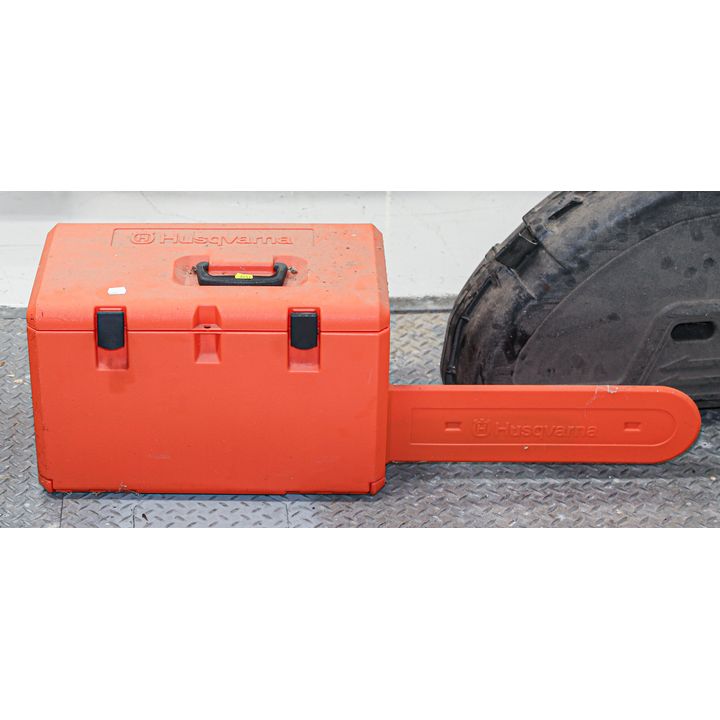 Husqvarna 235 Chainsaw with Case