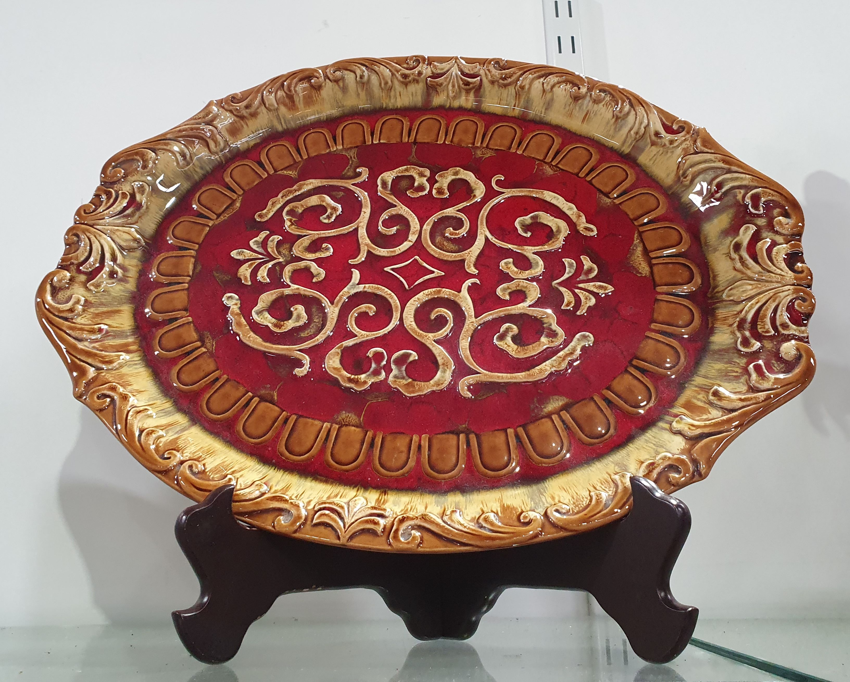 An Italian Florentine Oval Ceramic Serving Tray