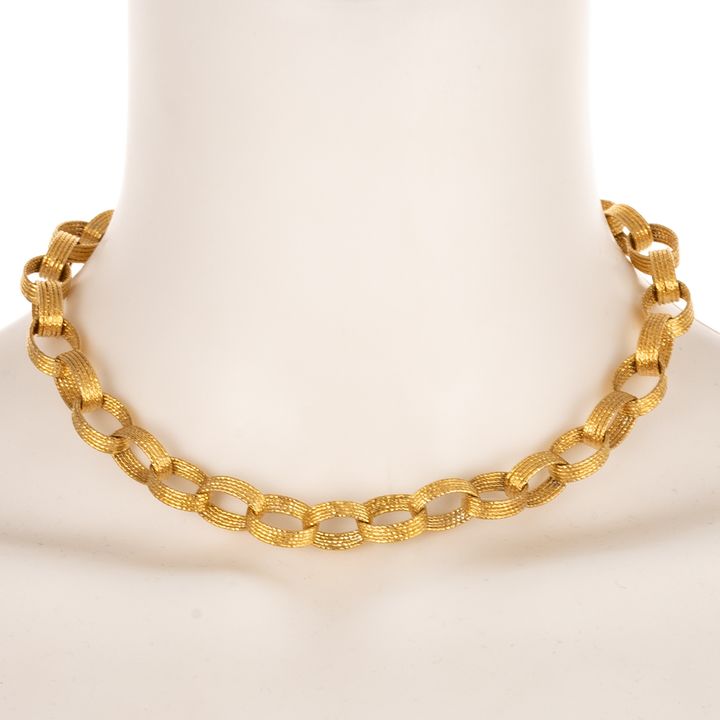 A Textured Oval Link Necklace in 14K