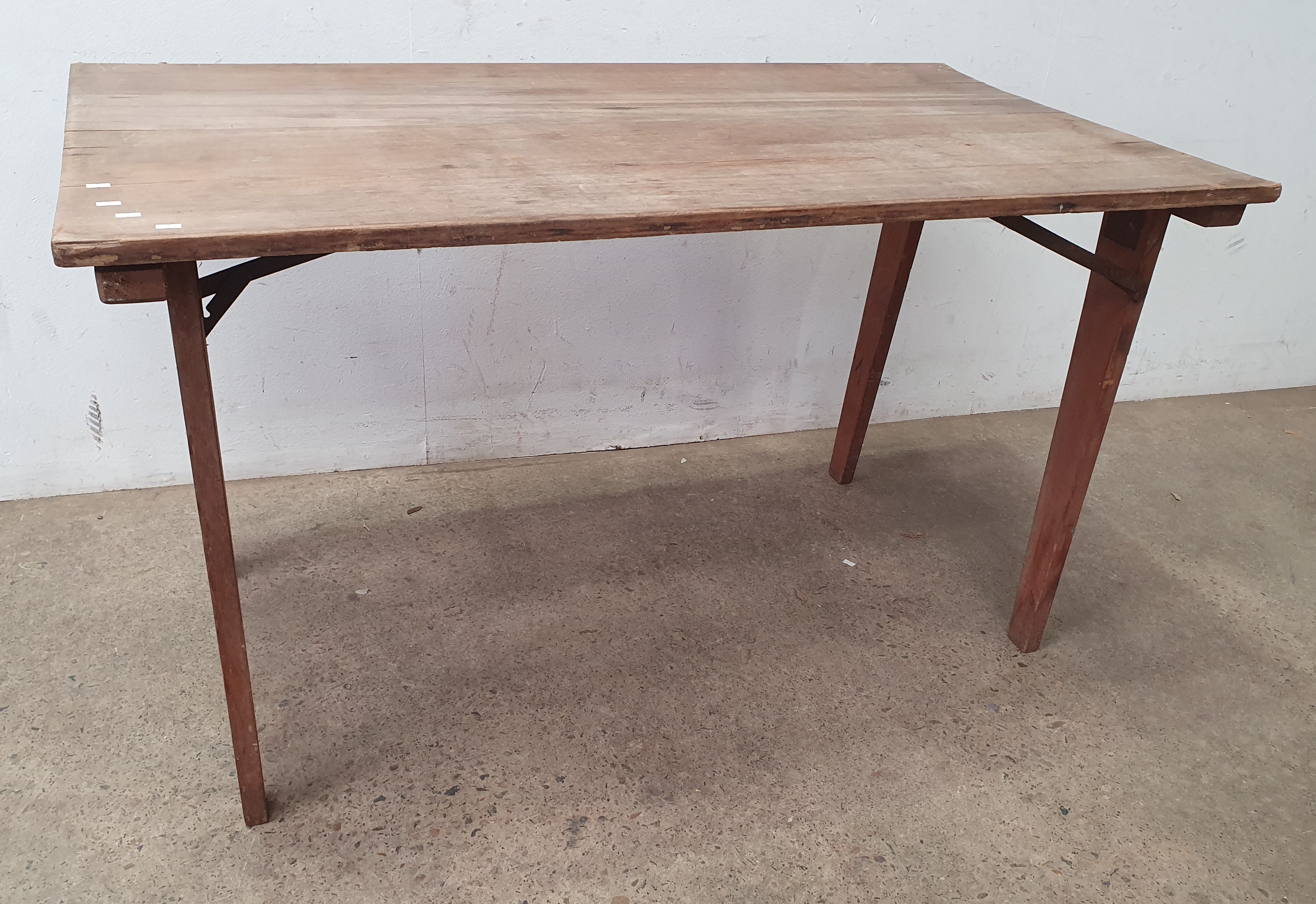 1084 · A VINTAGE TRESTLE TABLE