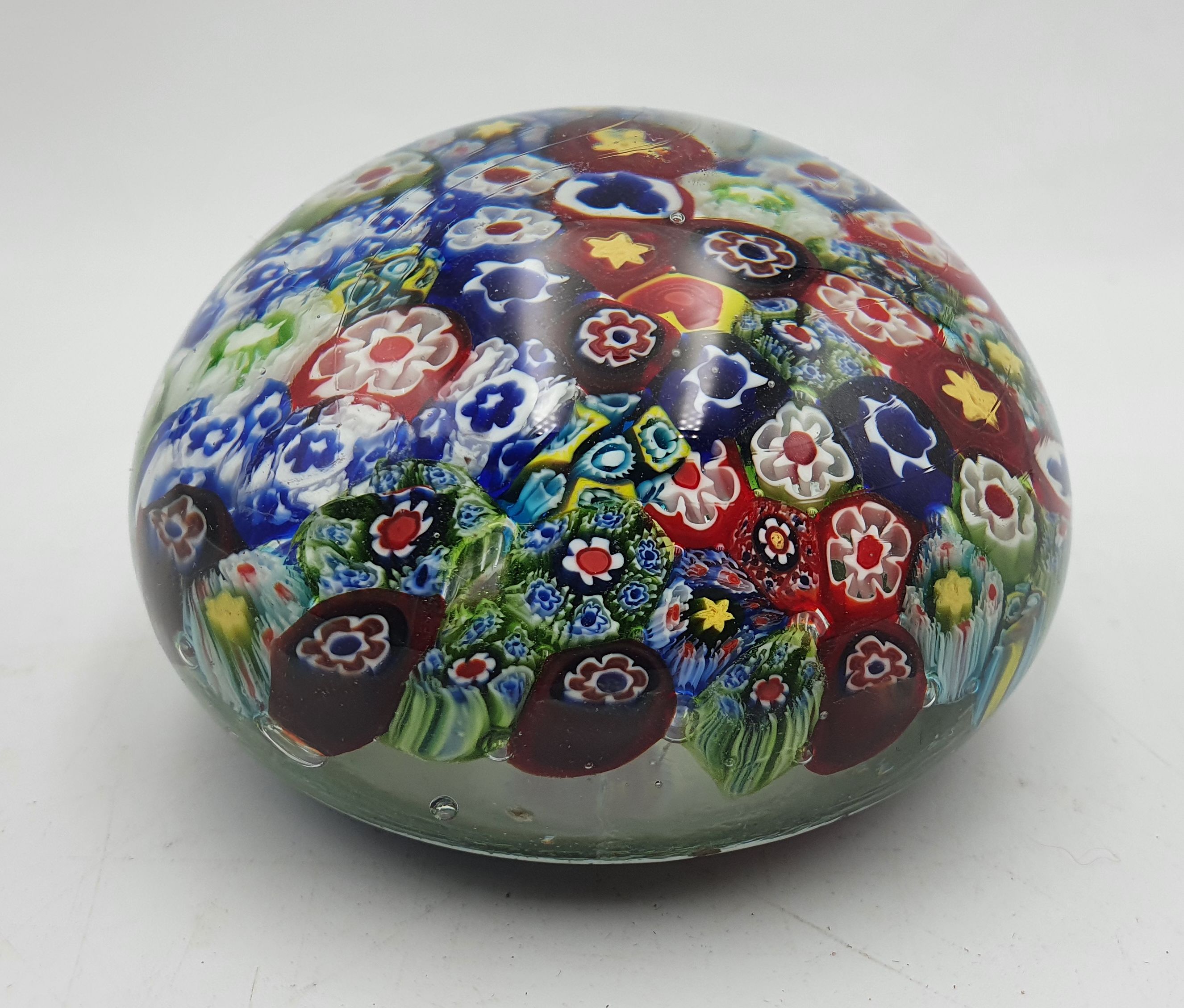 218 · A CONTEMPORARY GLASS PAPERWEIGHT