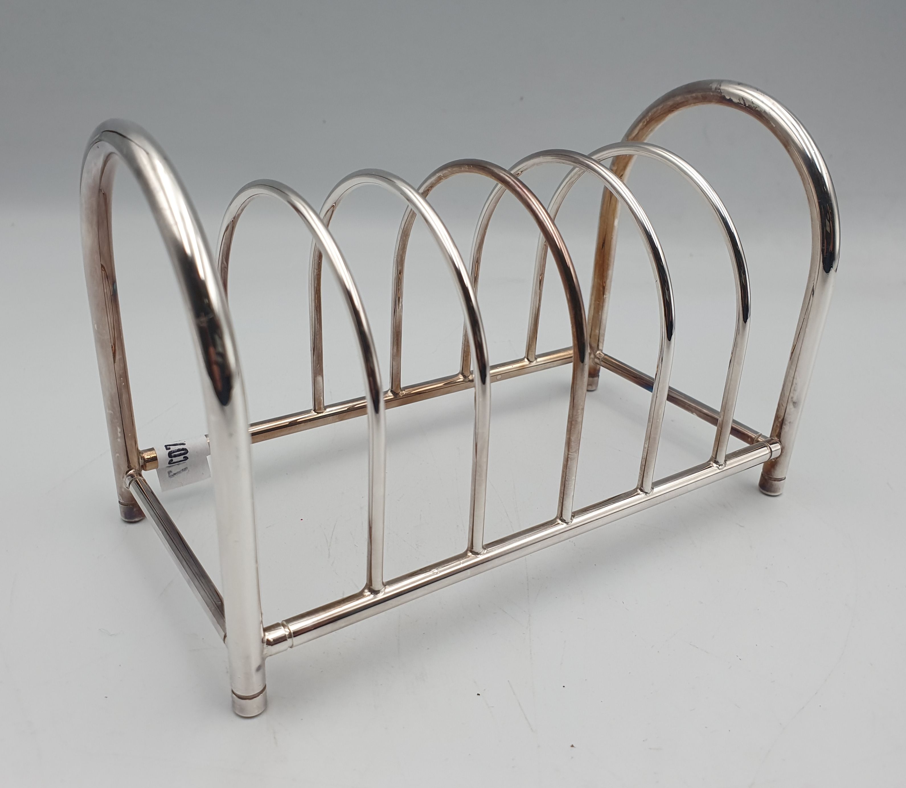 314 · AN ITALIAN ART DECO SILVERPLATED TOAST RACK