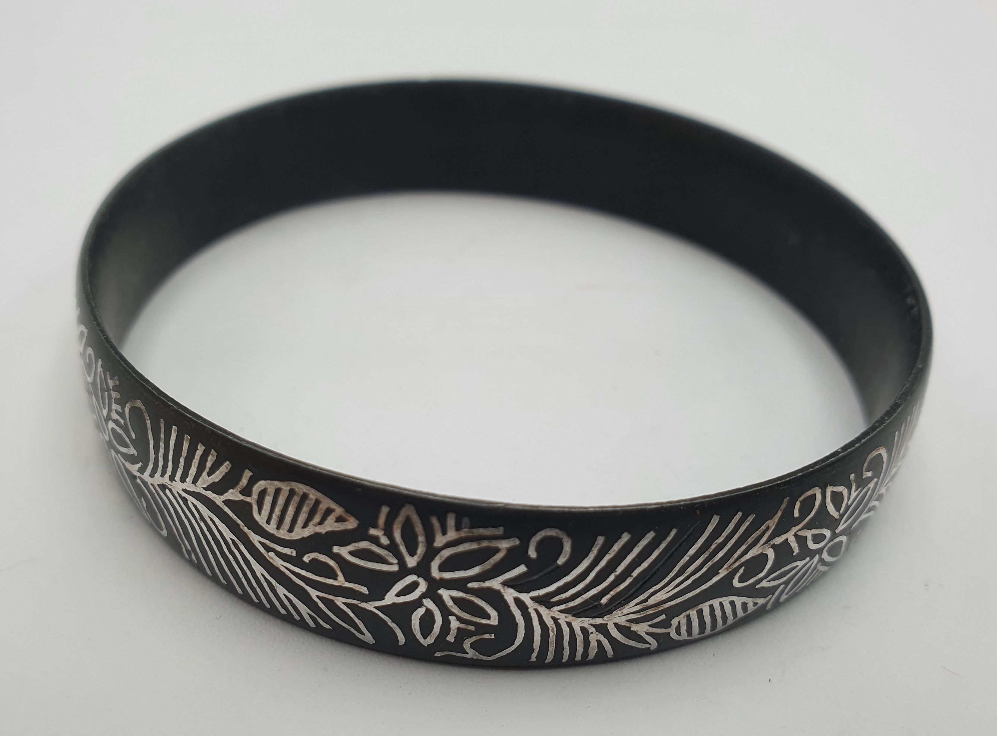 238 · A PERSIAN SILVER INLAY BANGLE