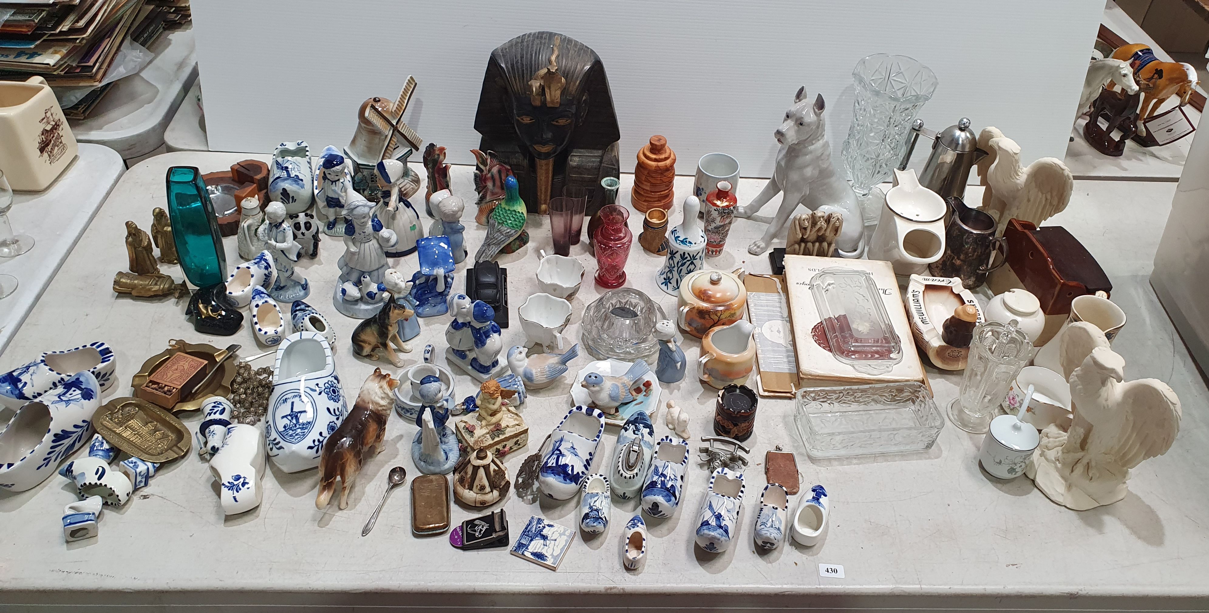 A GROUP OF VARIOUS ITEMS
