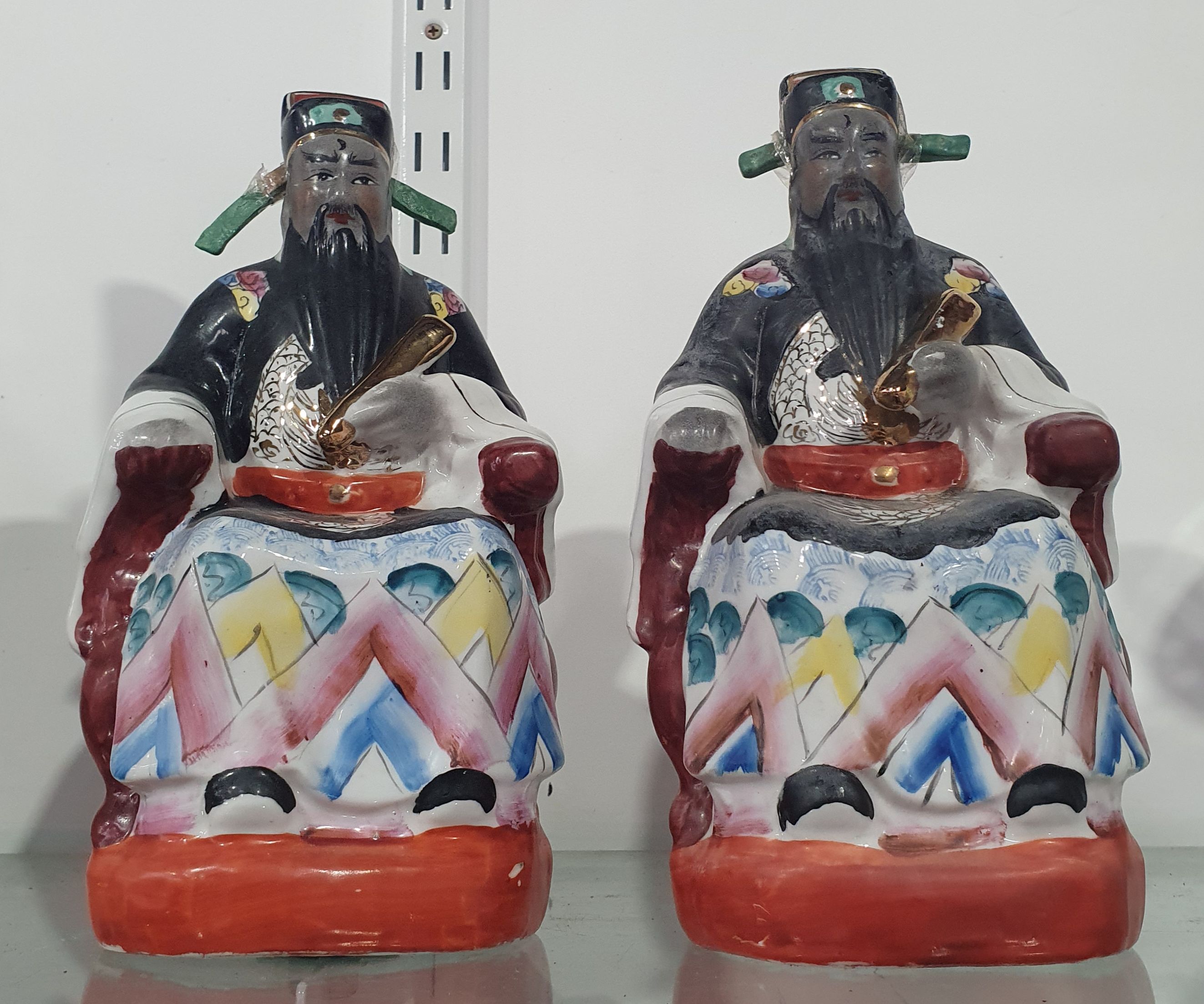 A PAIR OF CHINESE PORCELAIN EMPEROR SEATED