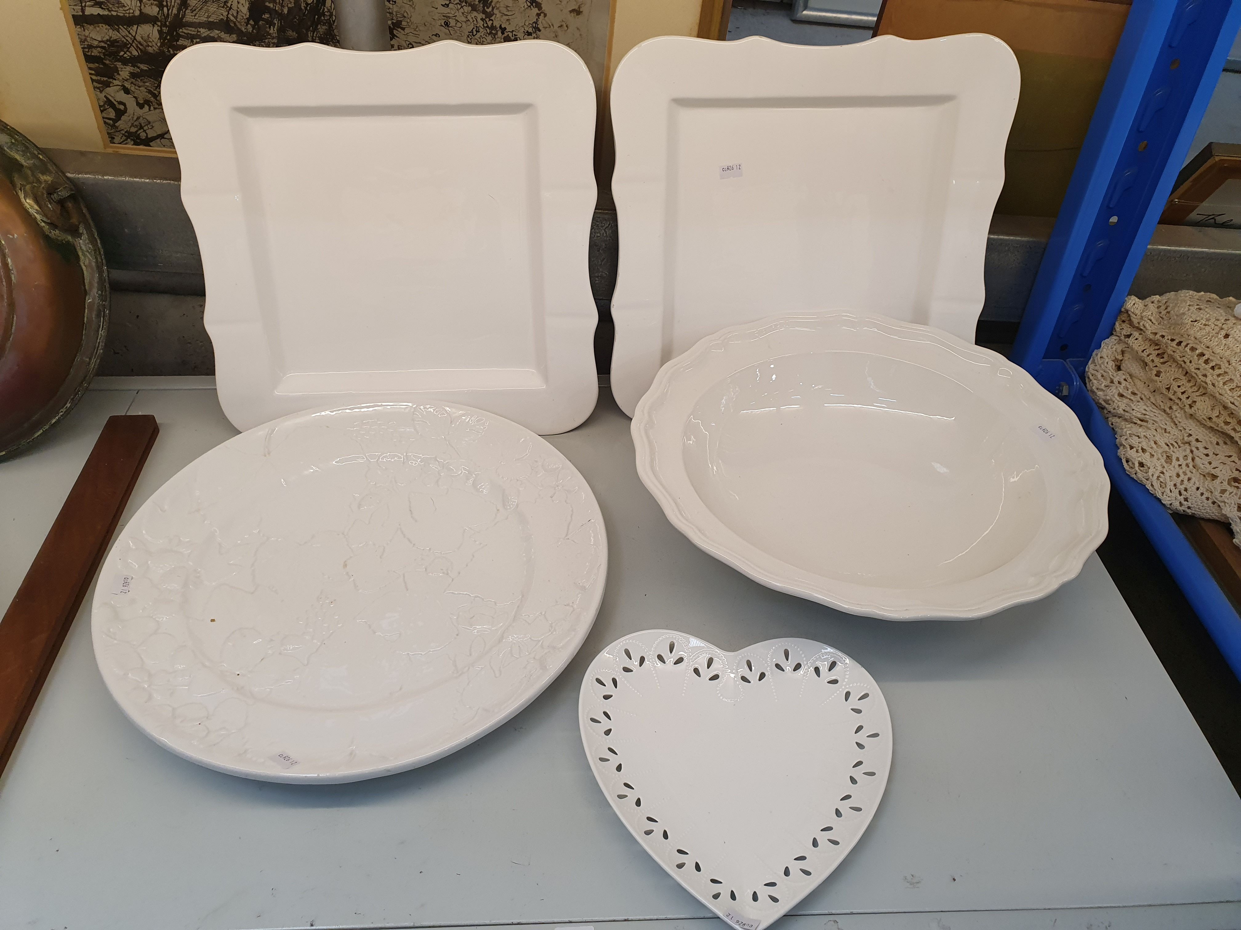 241 · A GROUP OF CONTEMPORARY WHITE SERVING PLATTERS AND BOWLS