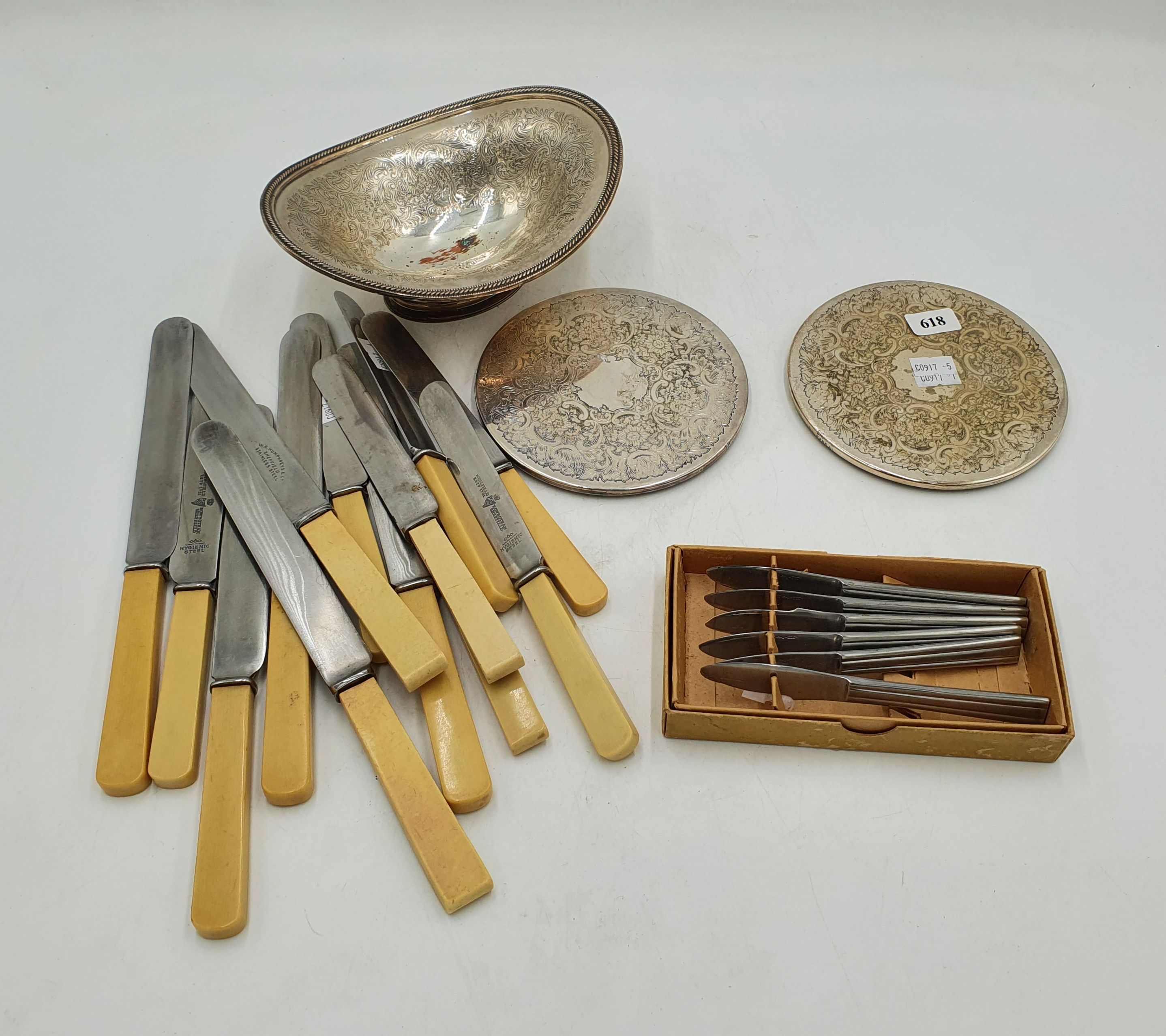 618 · A GROUP OF VARIOUS SILVER PLATED ITEMS