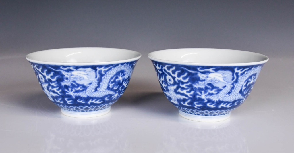 青花双龙戏珠碗对大清光绪年制款| Stunning Arts Gallery & Auction Inc
