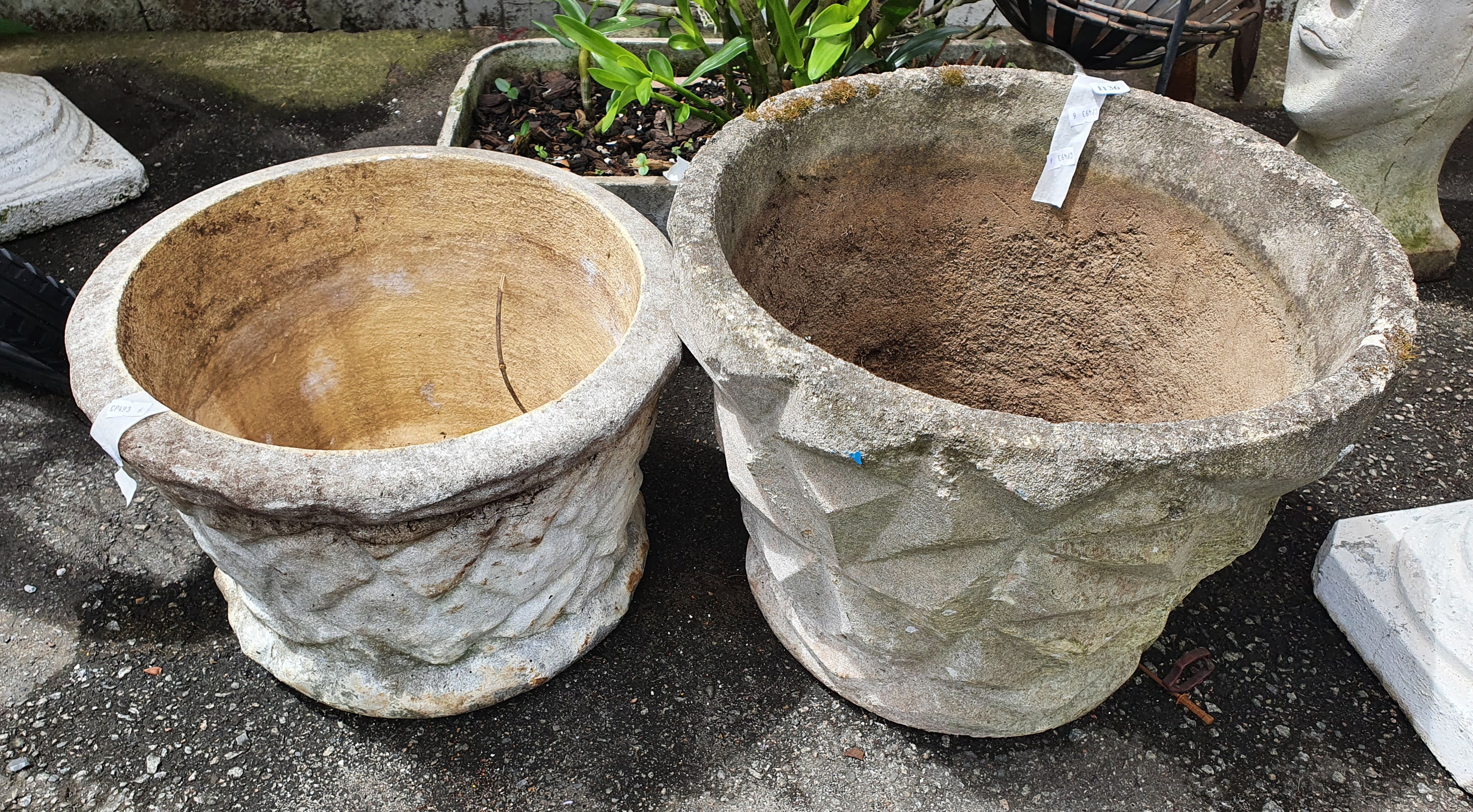 1136 · A PAIR OF CONCRETE POTS