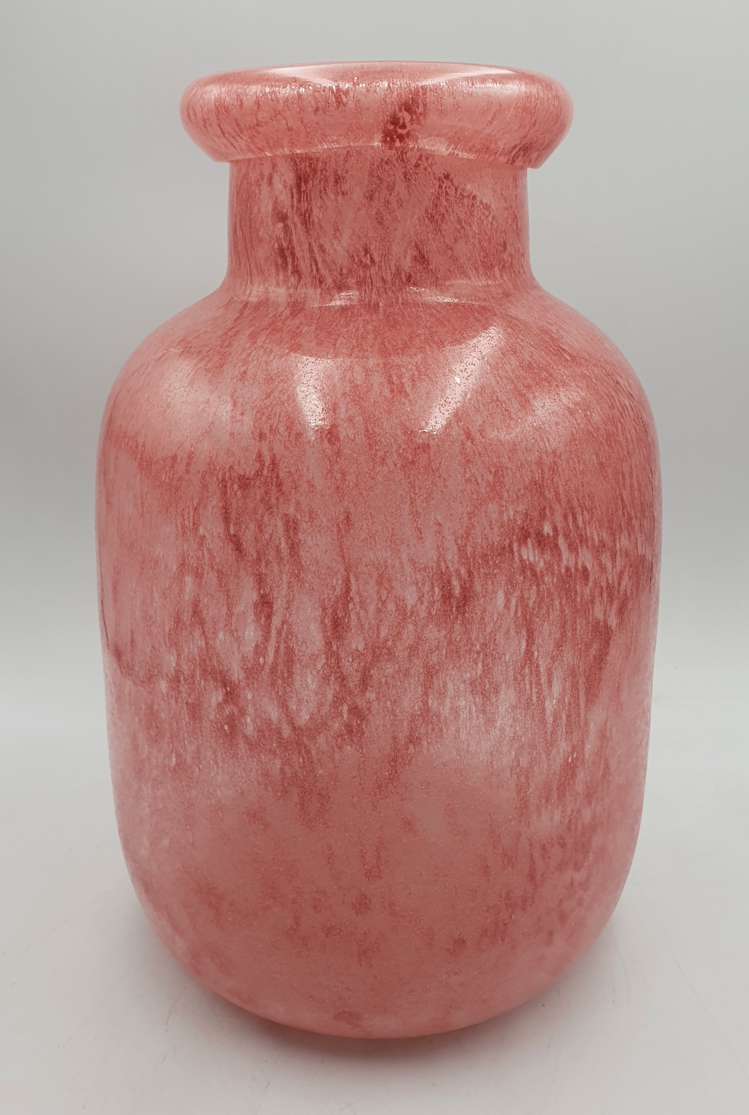 144 · A PINK LARGE ART GLASS VASE IN SOFT PINK TONES