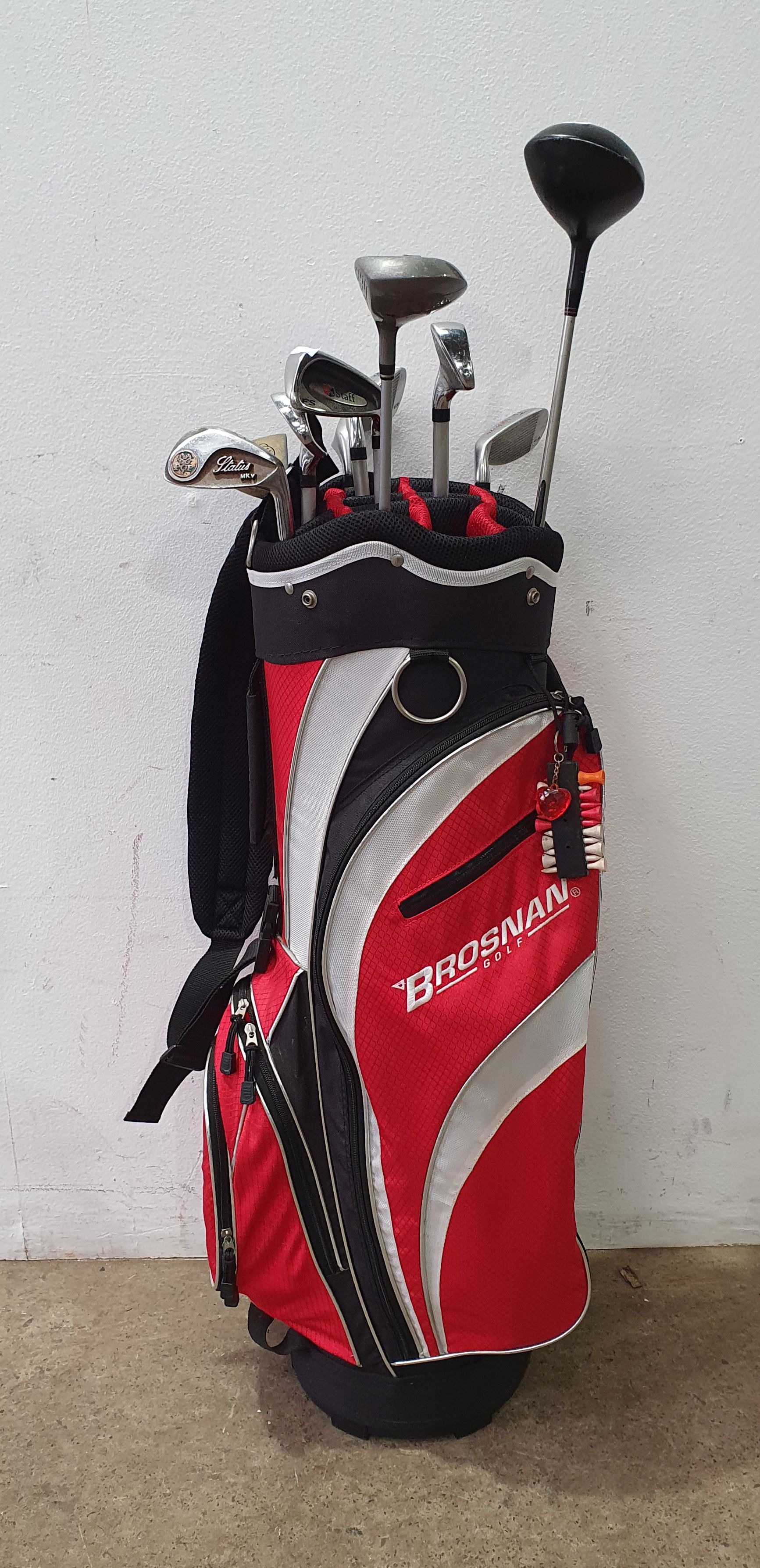 1307 · A GROUP OF MAINLY WILSON GOLF CLUBS