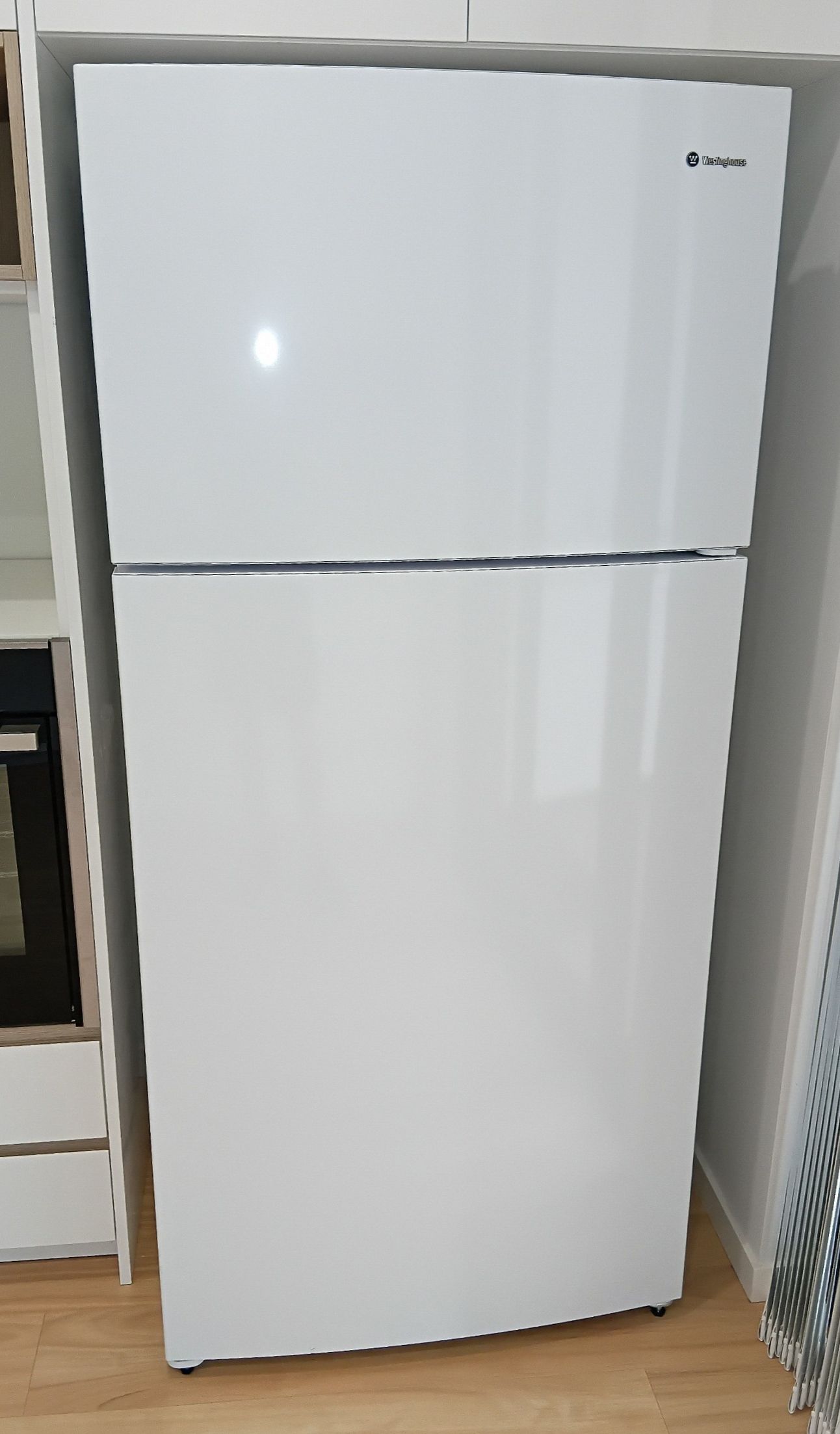 1218 · A WESTINGHOUSE FRIDGE/FREEZER