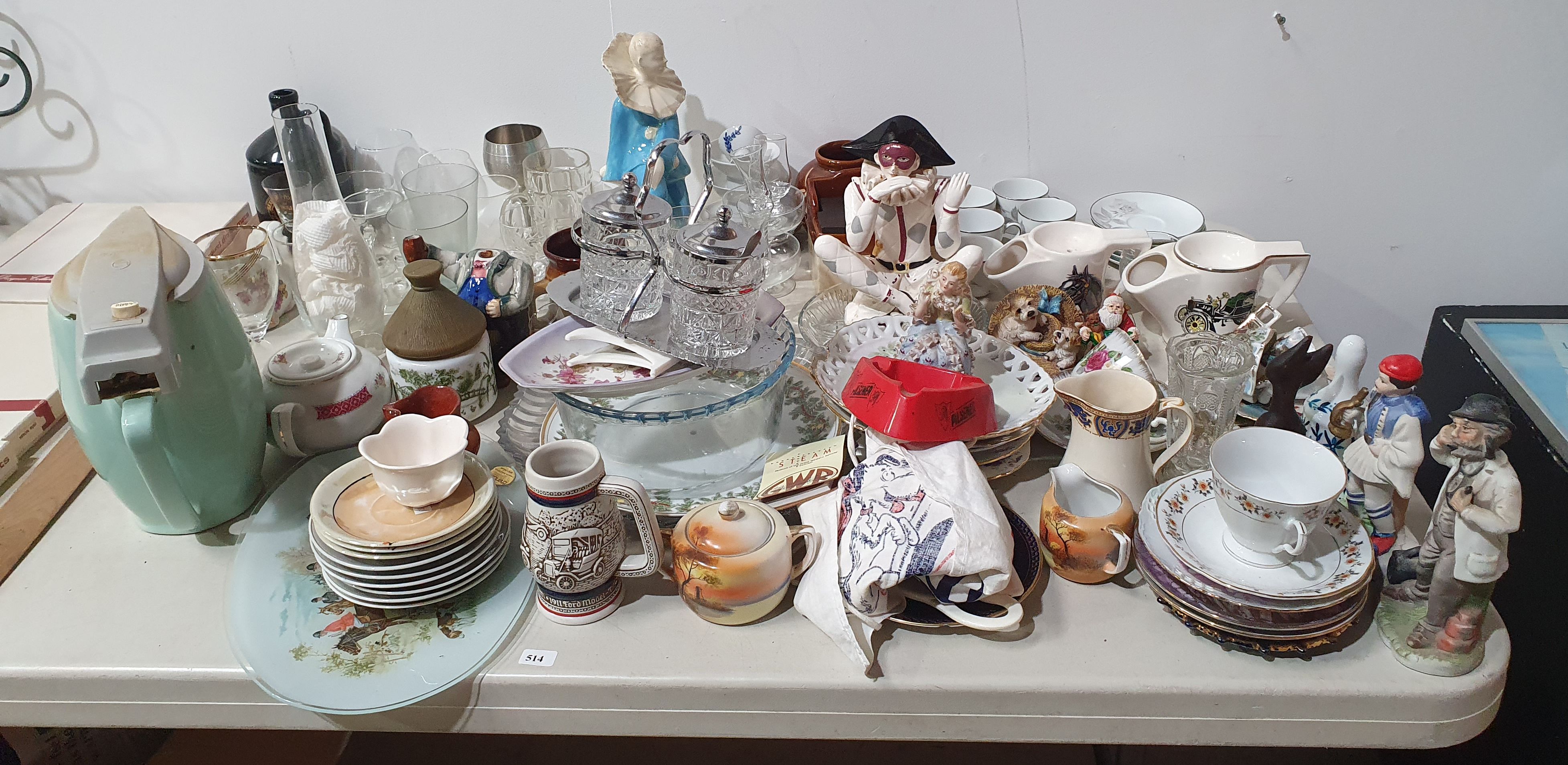 A LARGE GROUP OF VARIOUS ITEMS