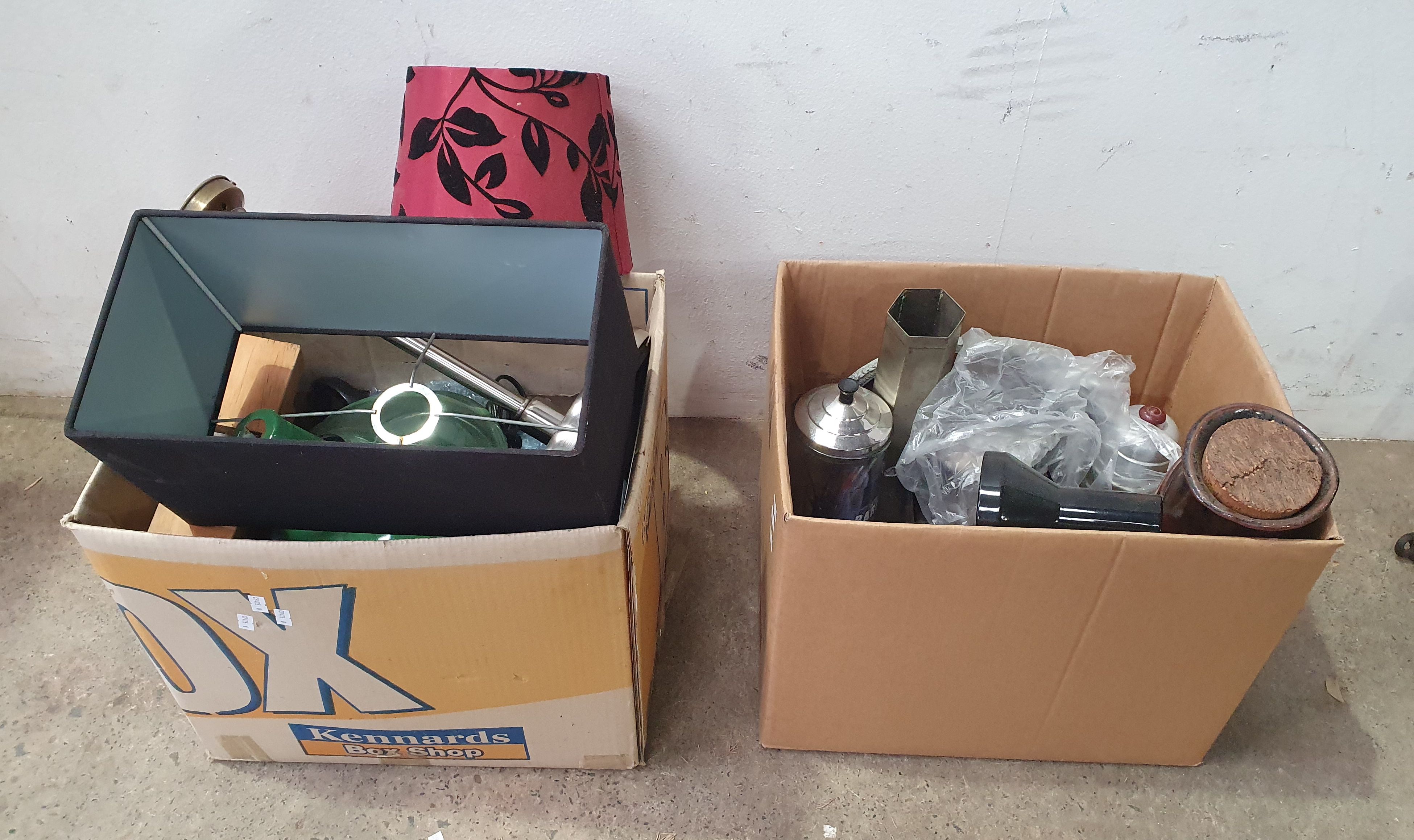 1259 · A BOX OF VARIOUS LAMP PARTS