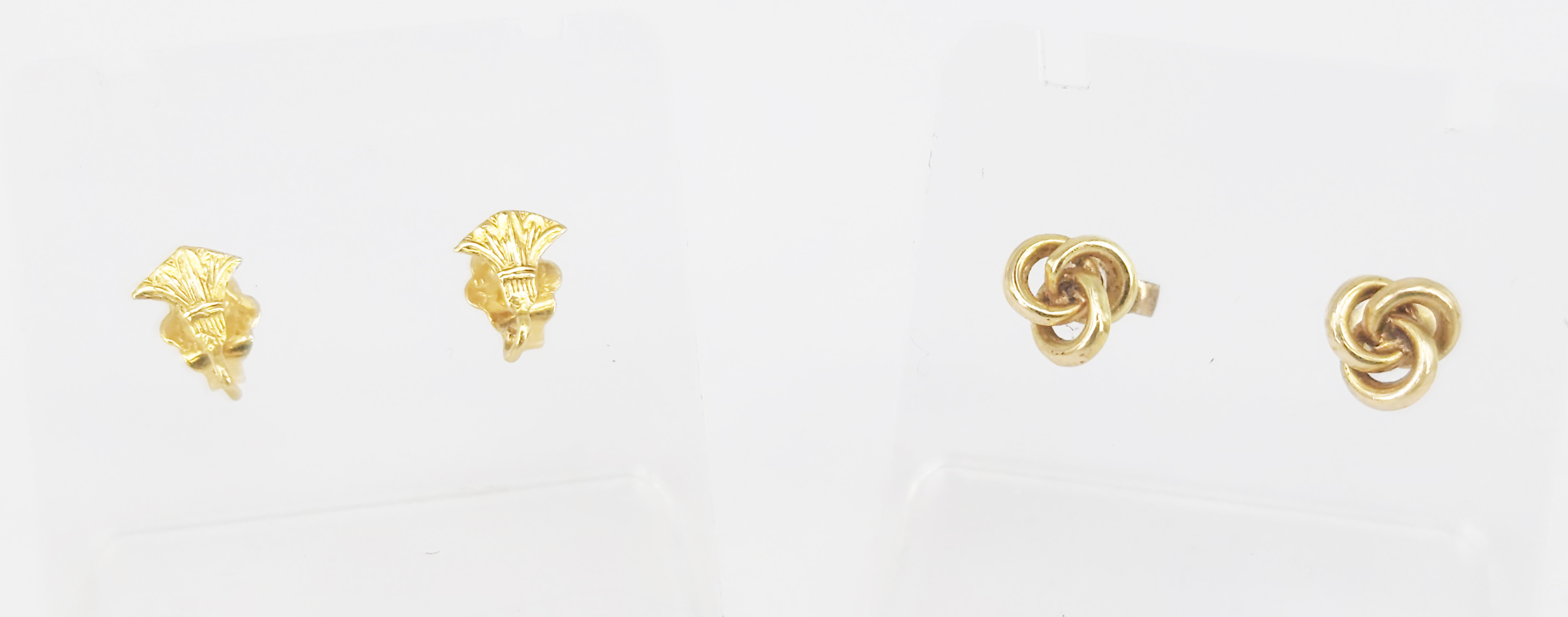 425 · TWO PAIRS OF YELLOW GOLD STUD EARRINGS