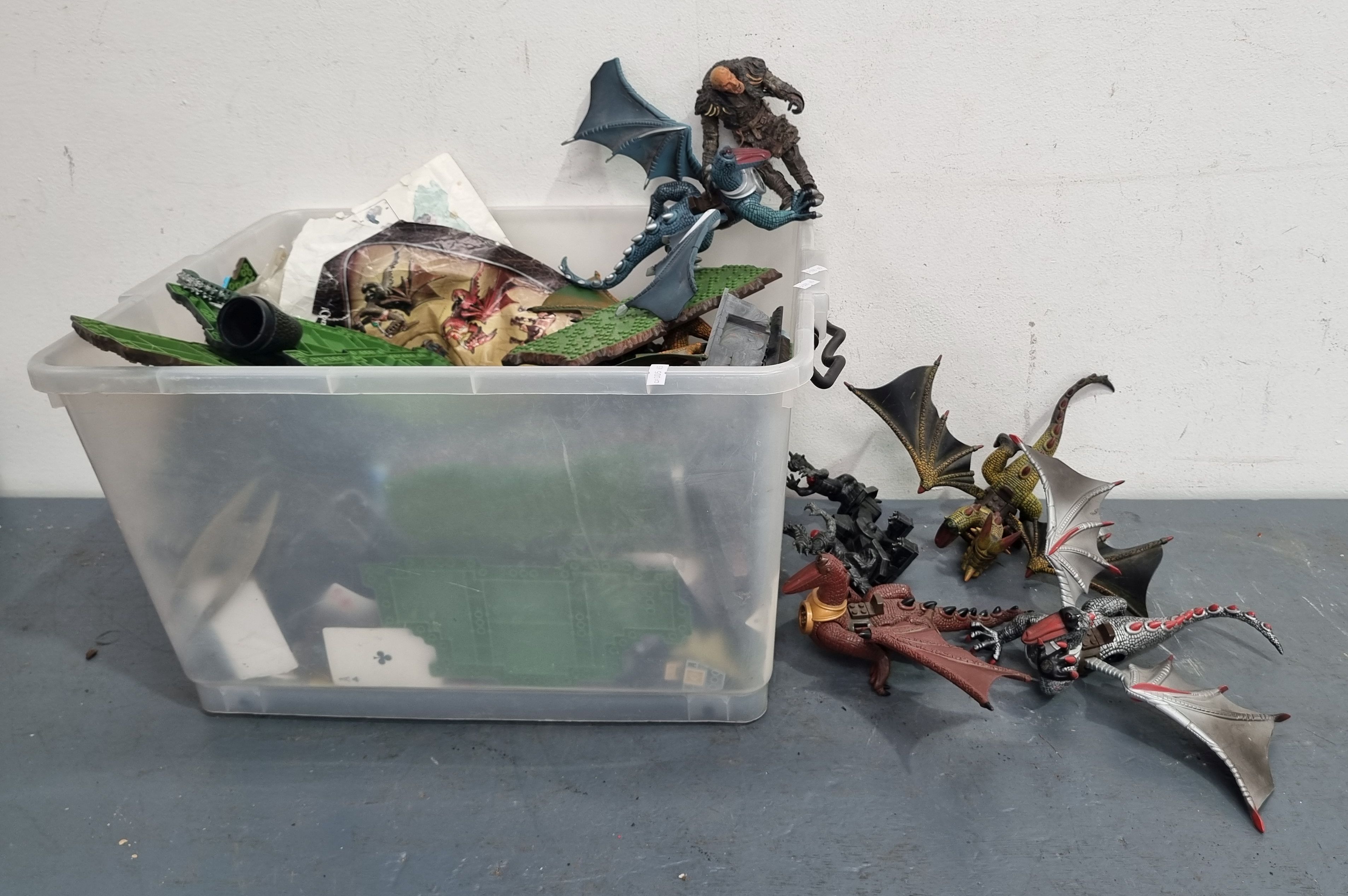 A MIXED BATCH OF LEGO AND DINOSAUR TOYS