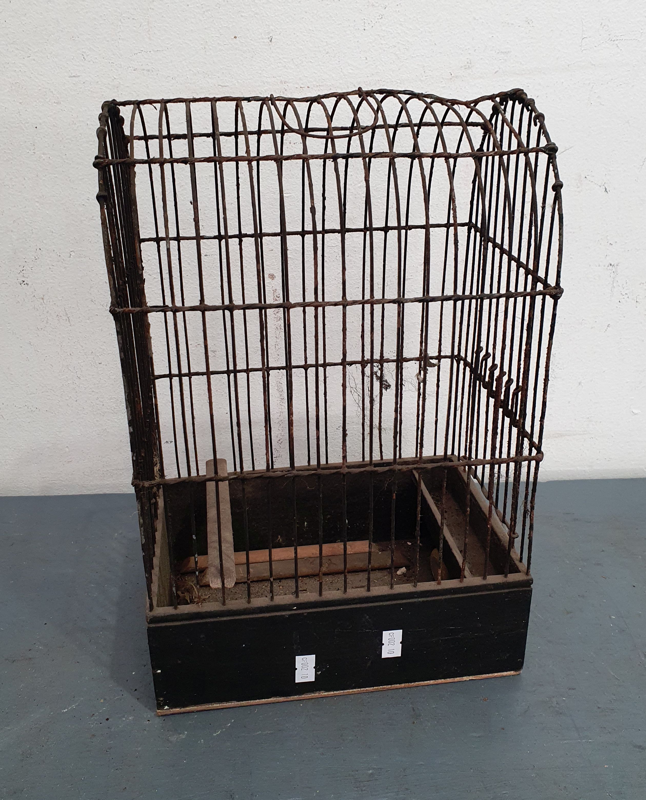 1009 · A METAL BIRDCAGE