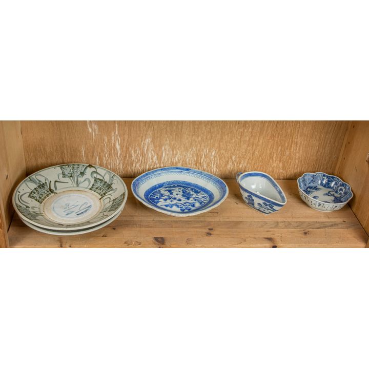 (lot of 6) Chinese and Japanese underglaze blue articles