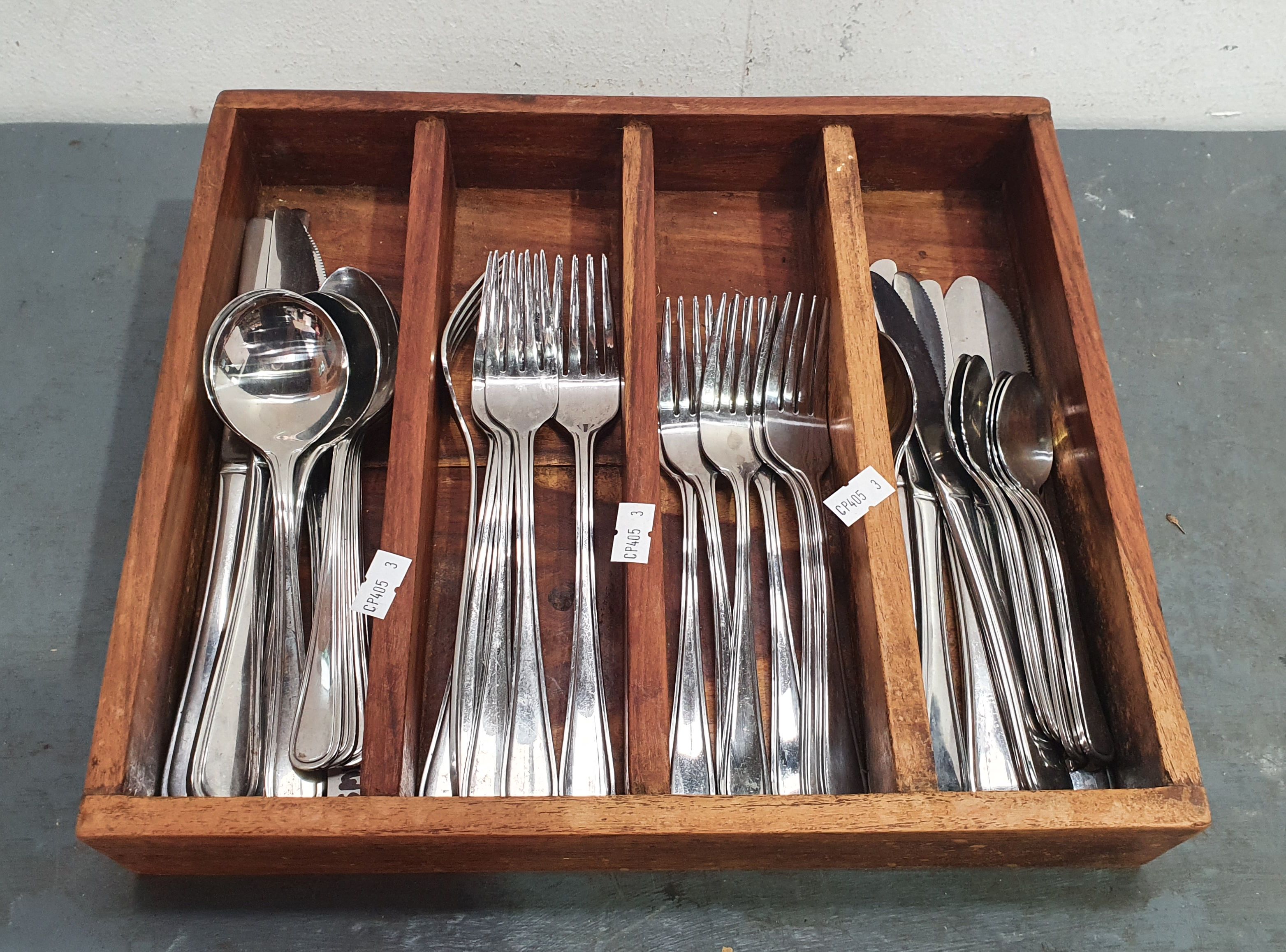 1359 · A GROUP OF CUTLERY