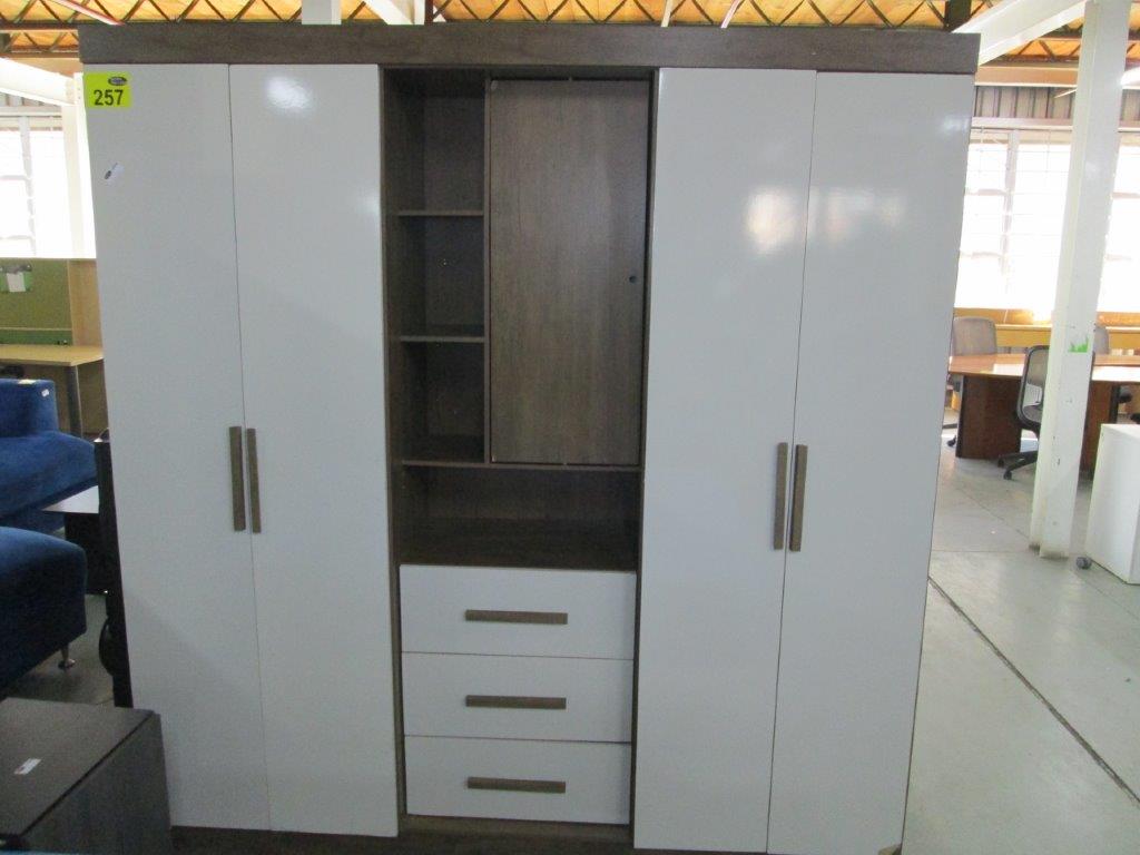 257 - 1 X 4 DOOR WARDROBE .. CONDITION: PLUS 15% VAT & 10% BUYERS PREMIUM
