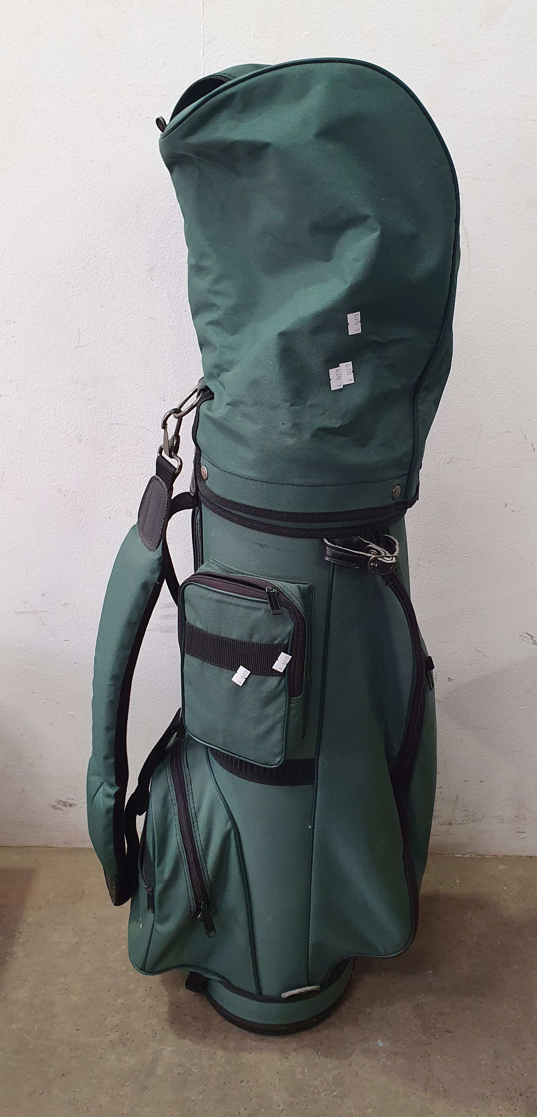 A BAG OF GOLFCLUBS