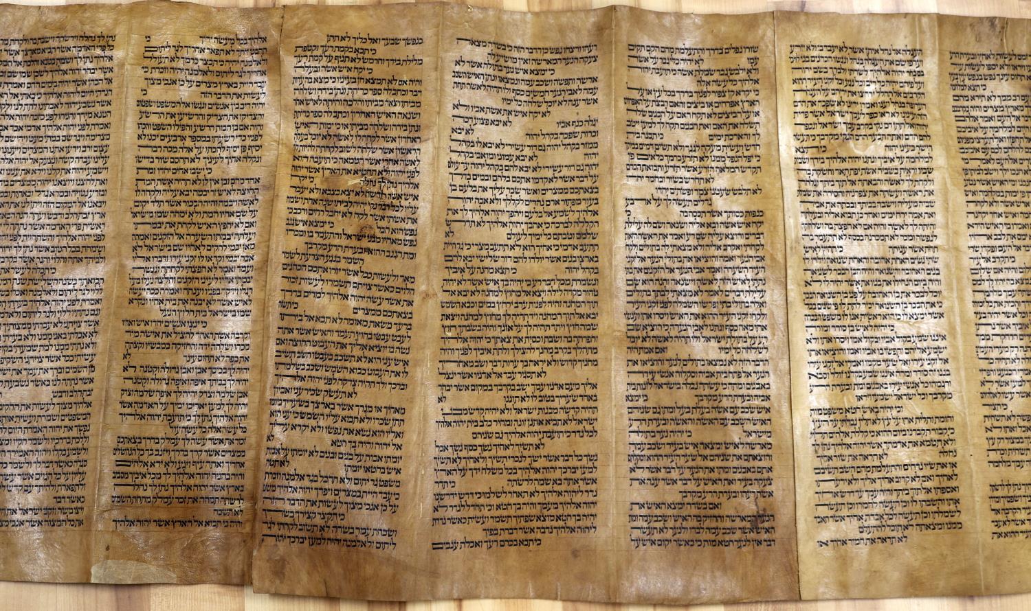 Torah scroll (Yemenite) - Wikipedia
