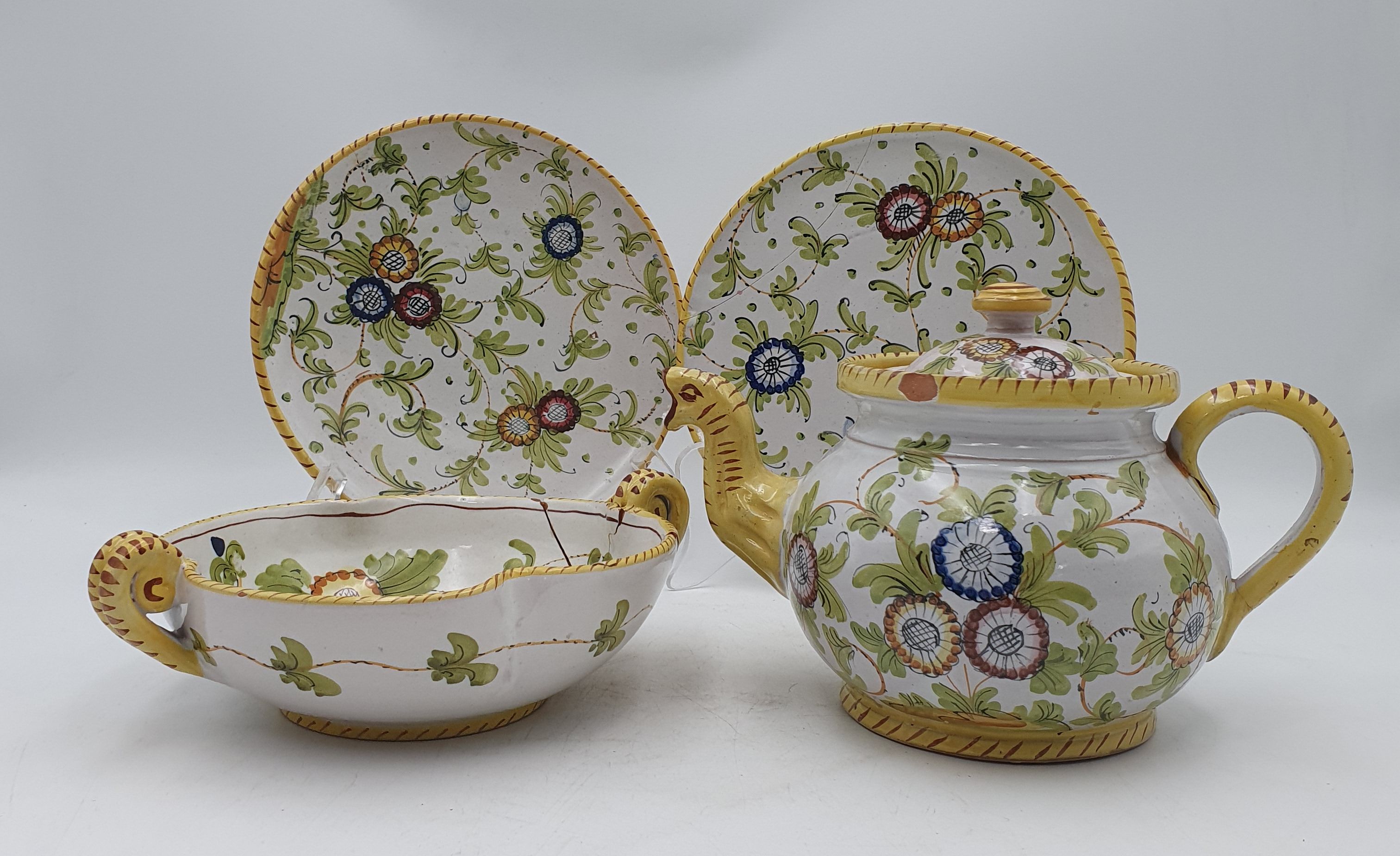 507 · FOUR TRADITIONAL ITALIAN MAJOLICA TEA POT AND BOWL SET