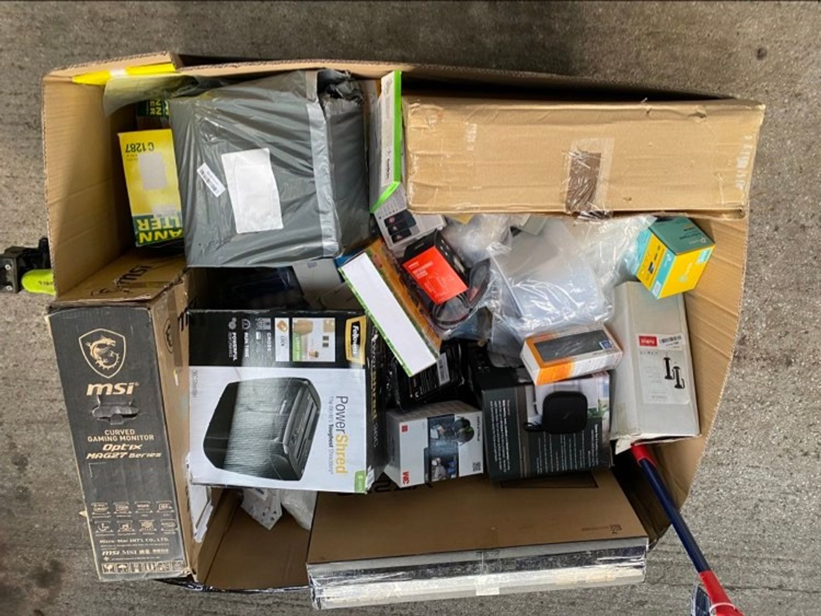 Person Who Returns Objects To Former Conditions Amazon Returns Pallet | Storage Bidder