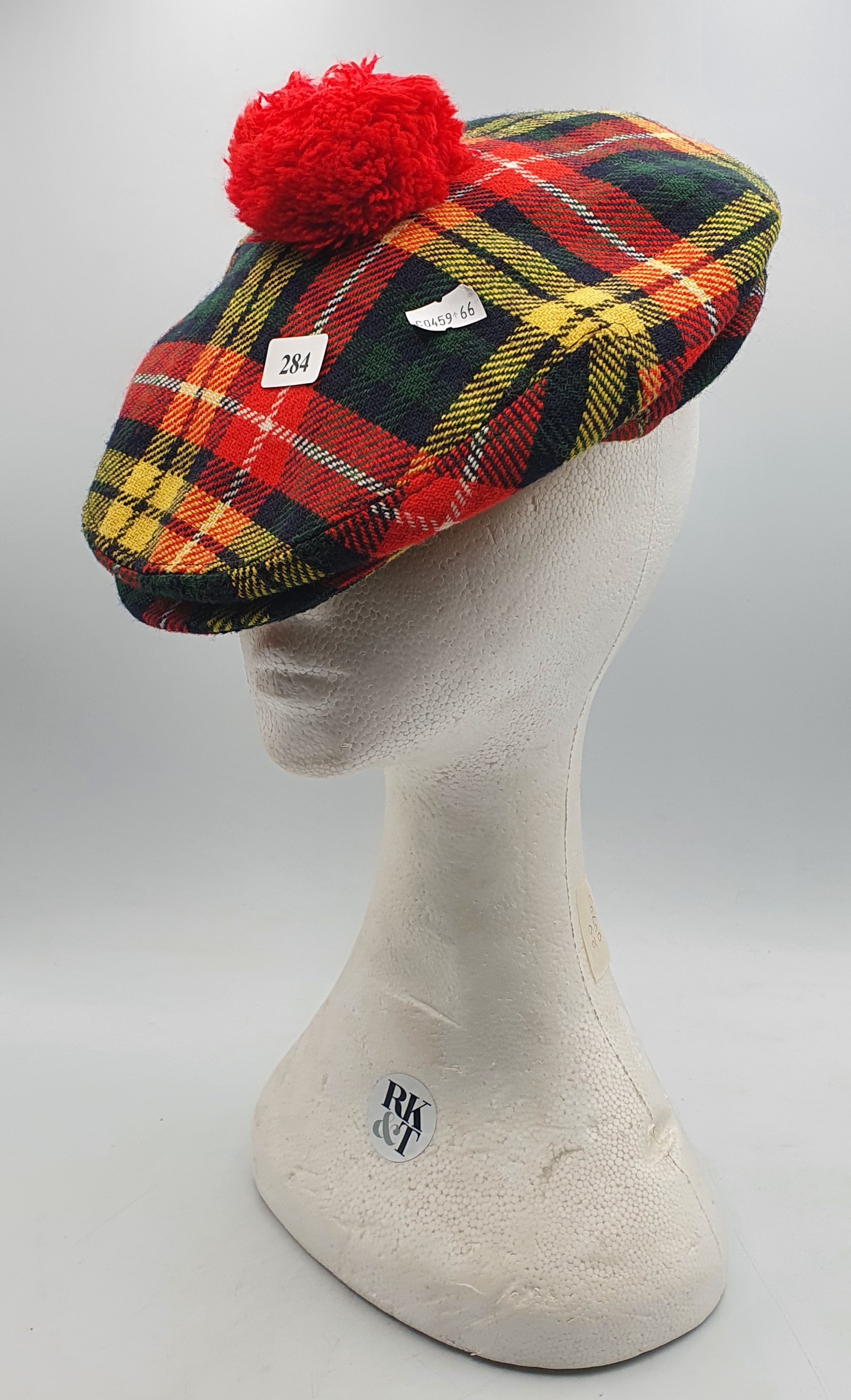 284 · AN ENGLISH ACRYLIC/WOOL BLEND TARTAN CAP 'THE HUNTER'