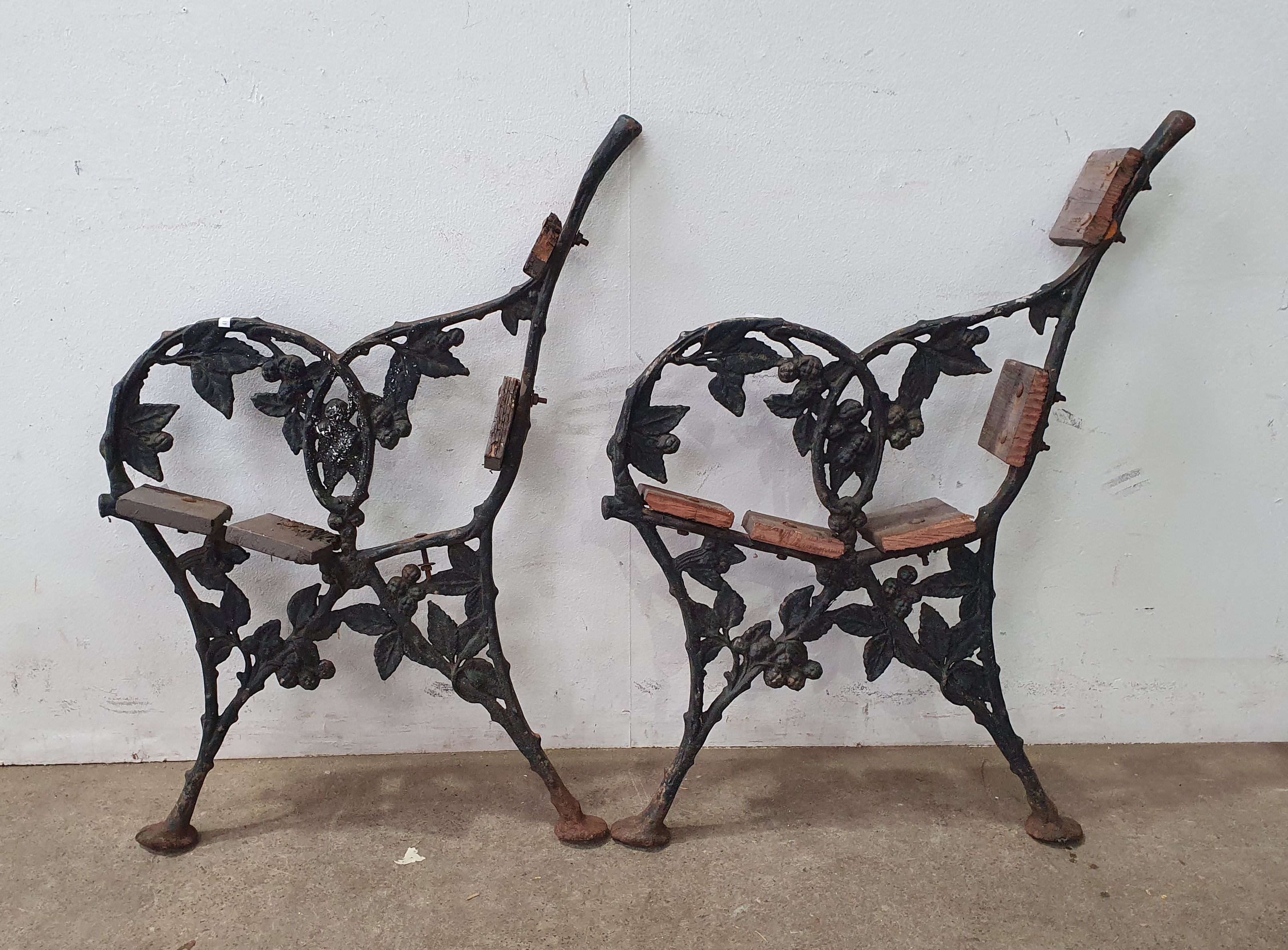 1115 · A SET OF CAST IRON BENCH ENDS