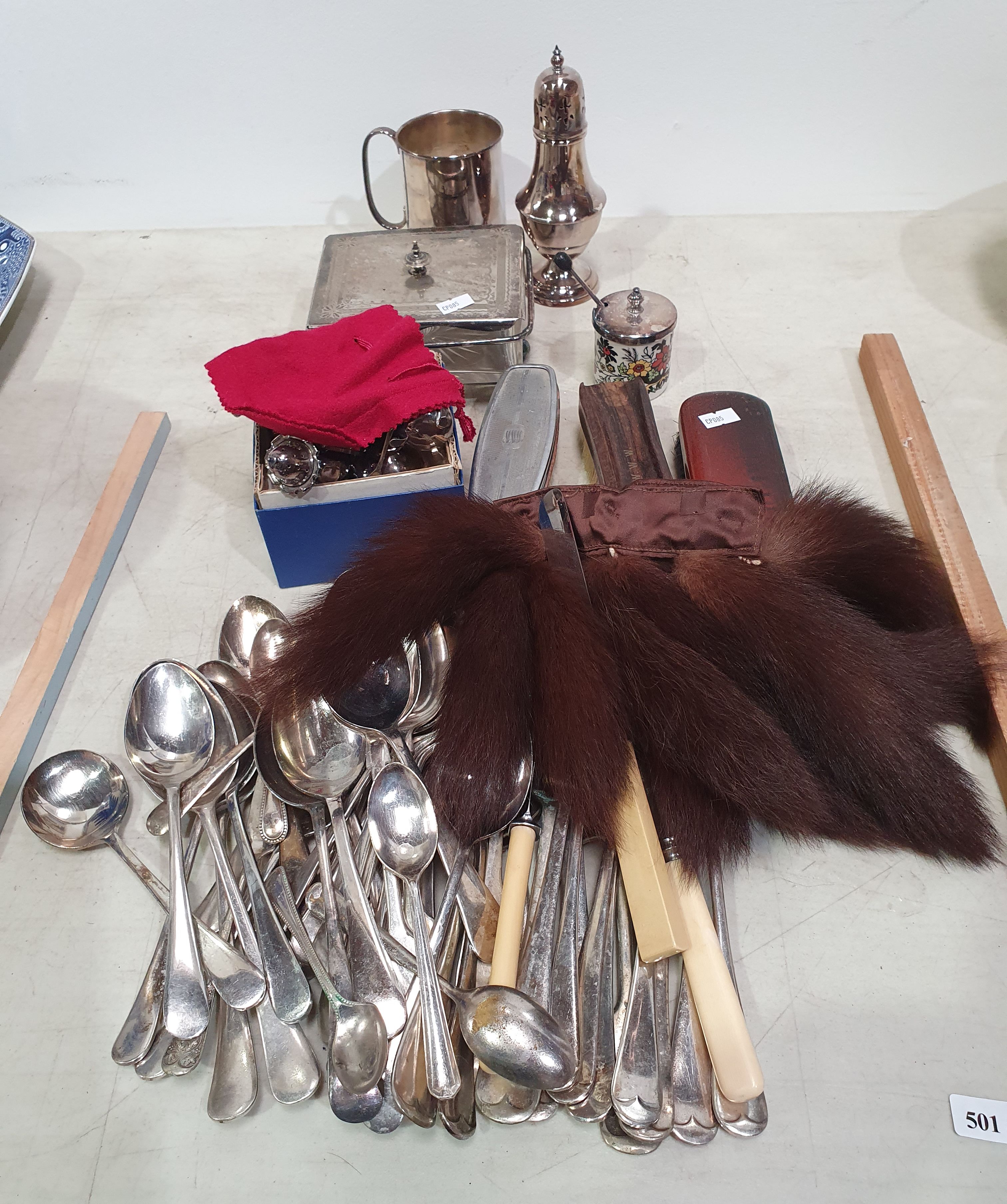 501 · A GROUP OF MAINLY SILVER PLATED ITEMS