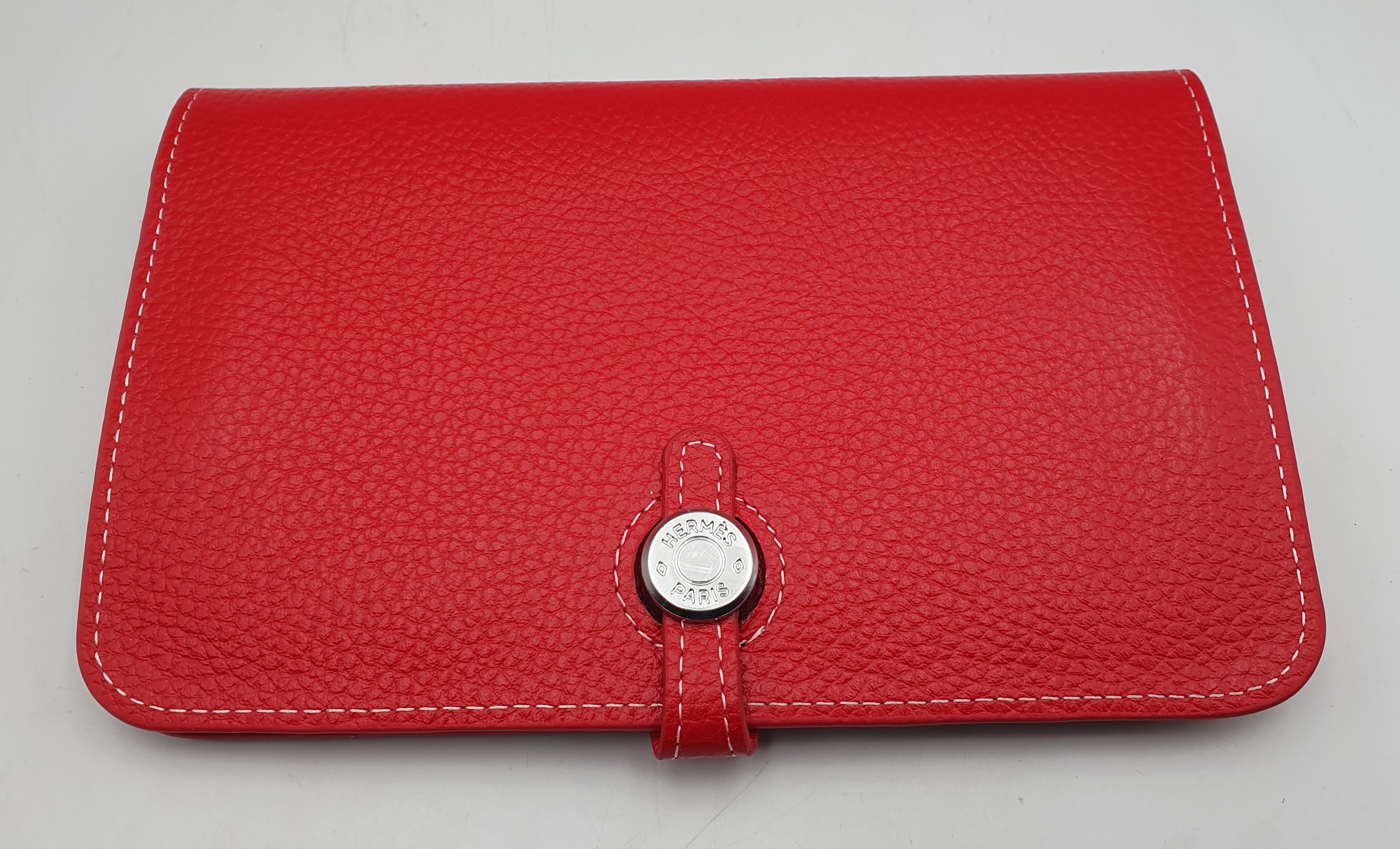 302 · A LADIES RED LEATHER WALLET