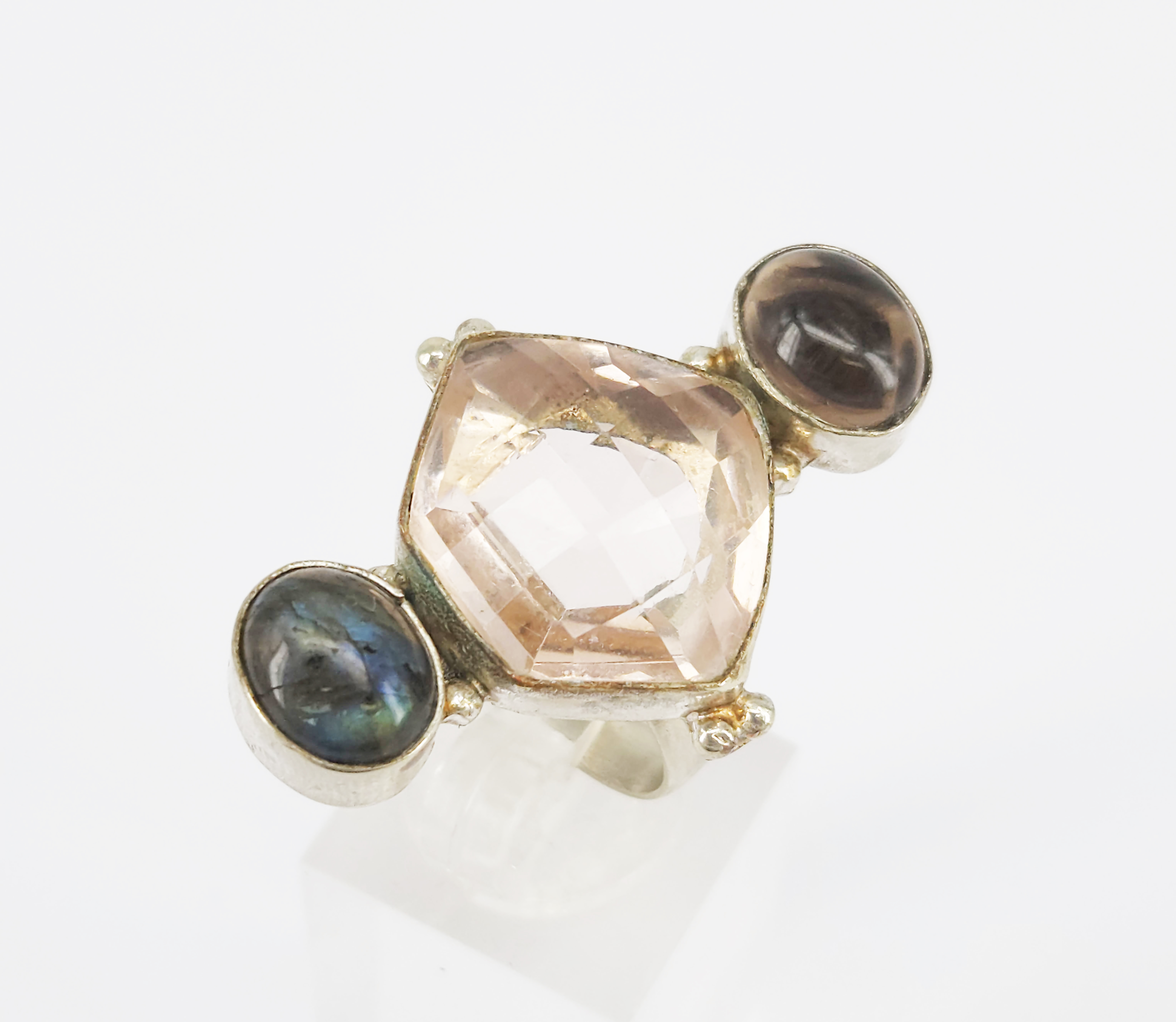 369 · A LARGE SILVER GEMSTONE-SET RING