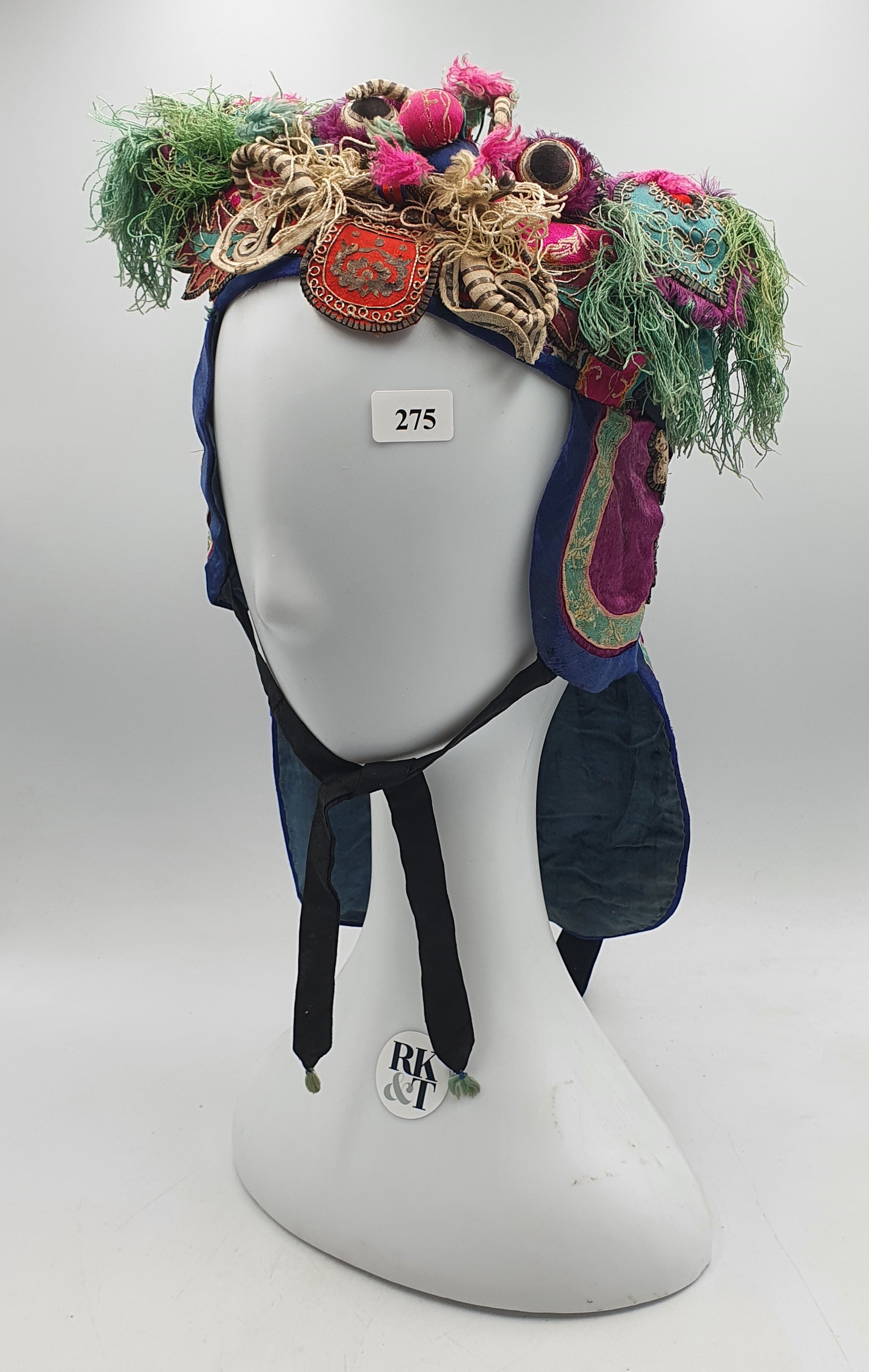 275 · A CHINESE QUIN DYNASTY CREMONIAL SILK HEAD GARMENT