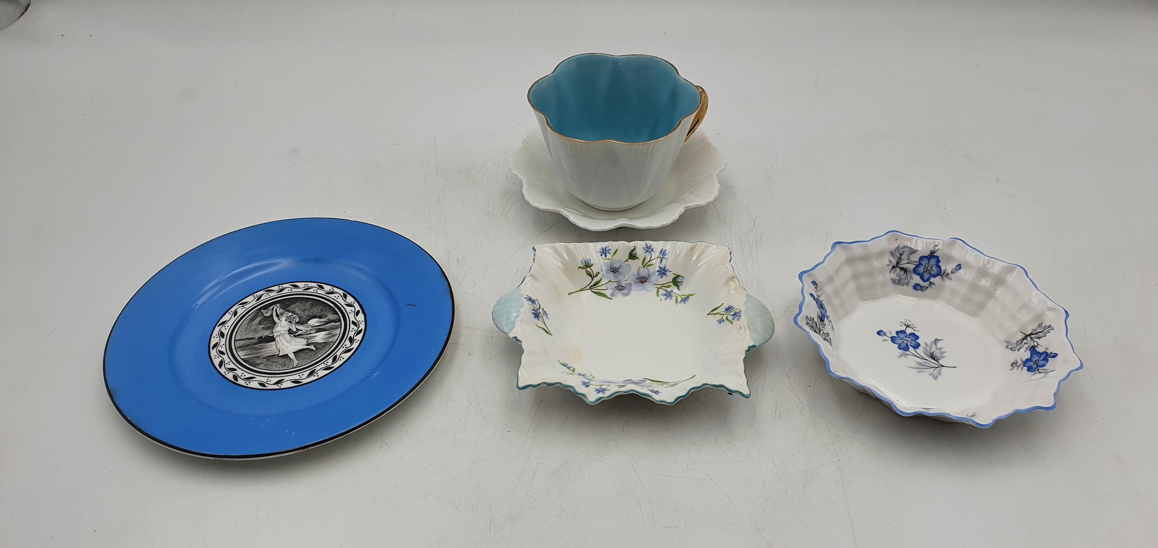 184 · THREE VARIOUS SHELLEY TRINKET DISHES
