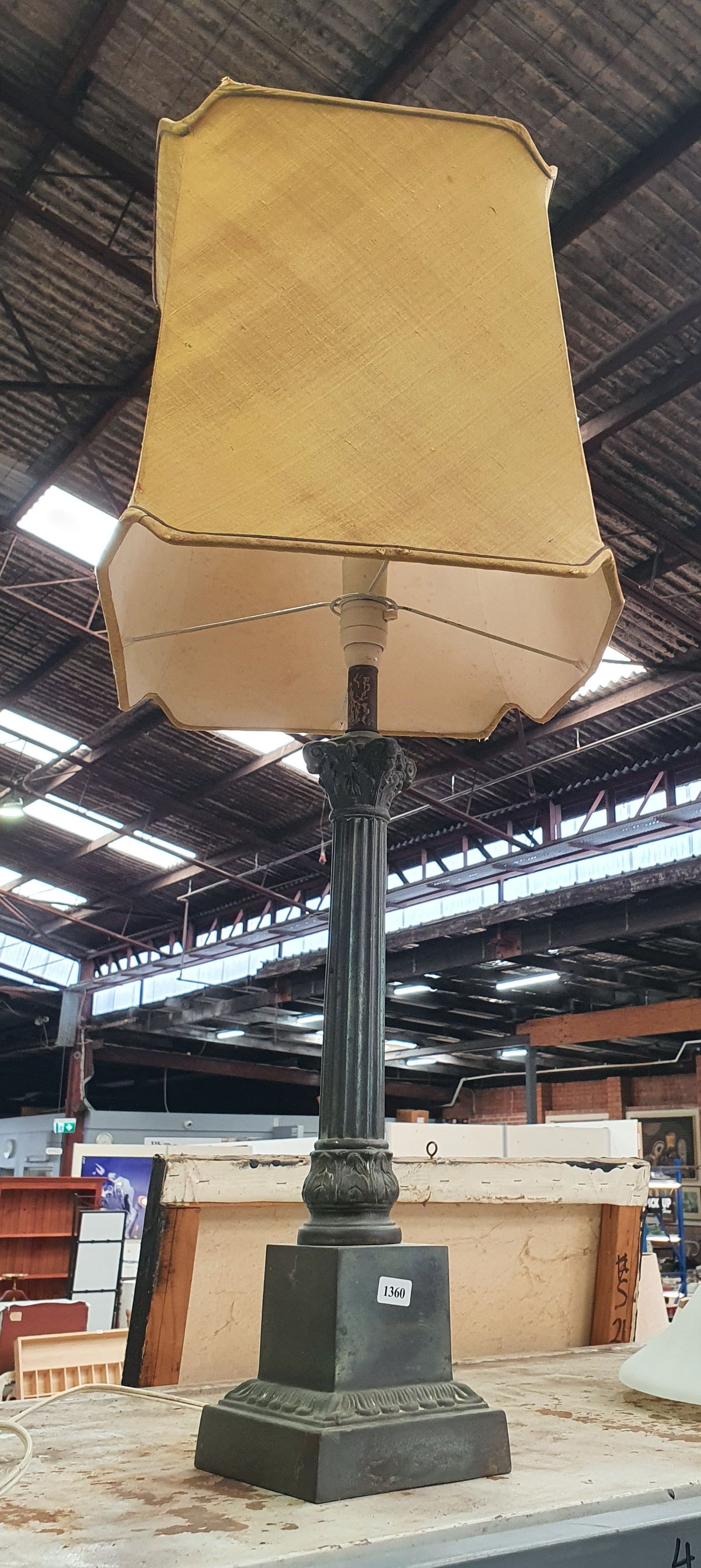 1360 · A BRASS BASED TABLE LAMP