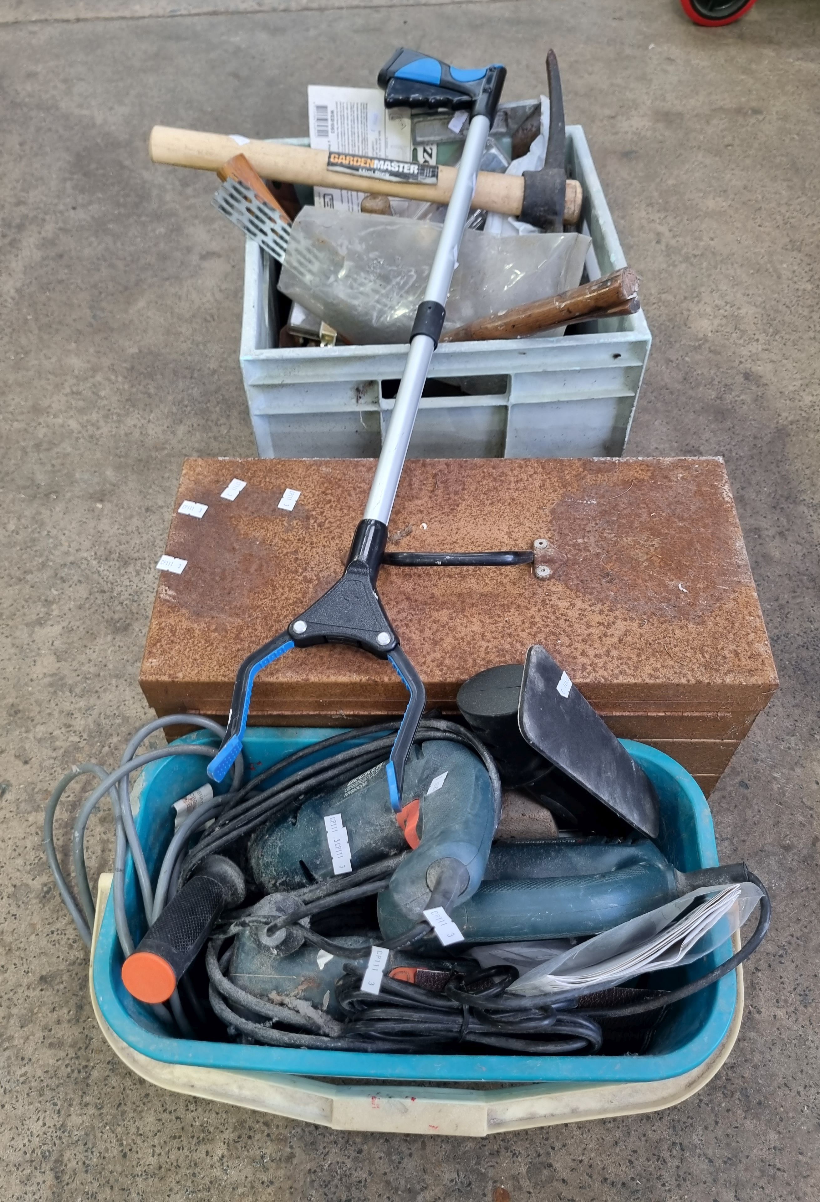 1267 · A GROUP OF TOOLS