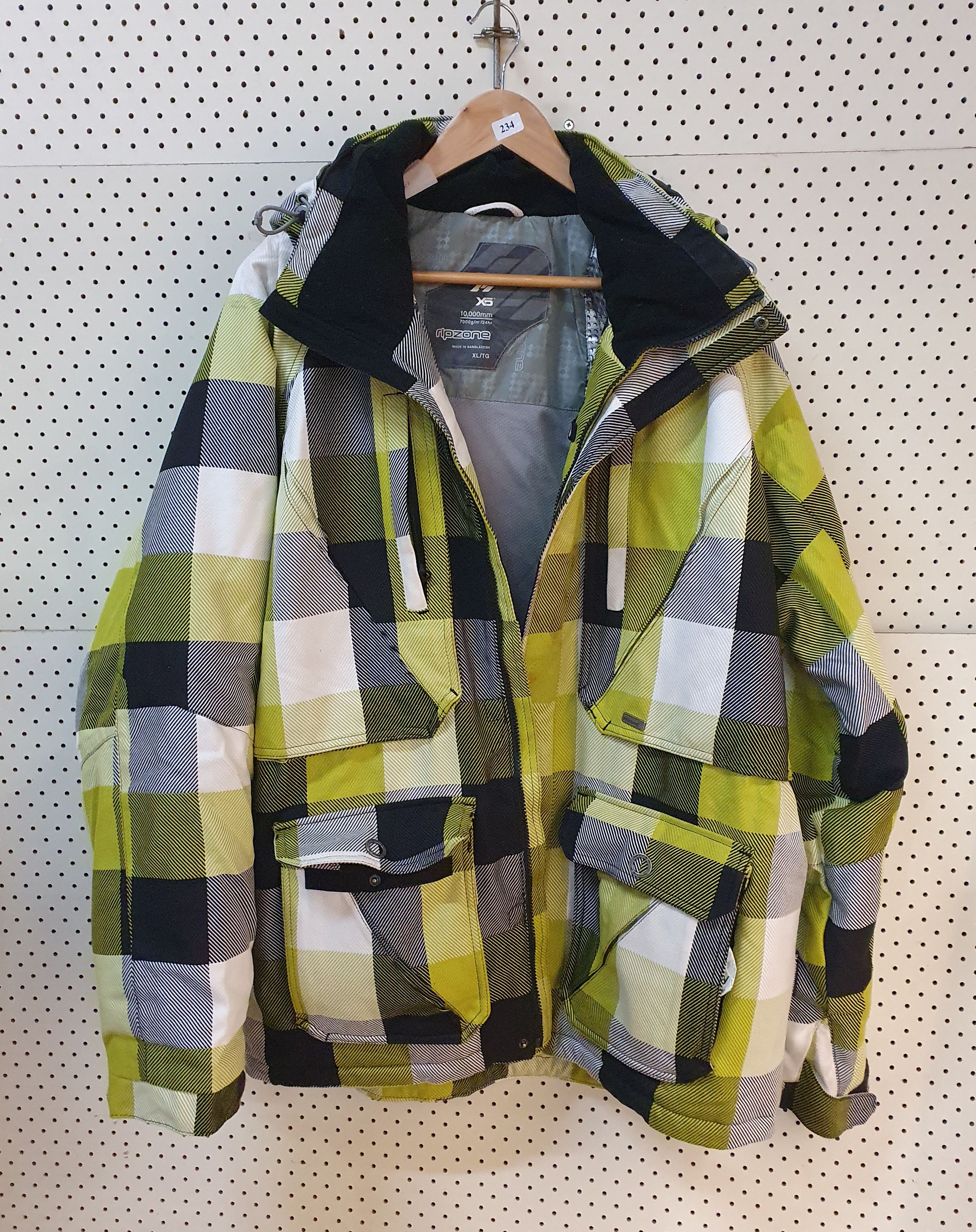 234 · A RIPZONE SKI JACKET SIZE XL