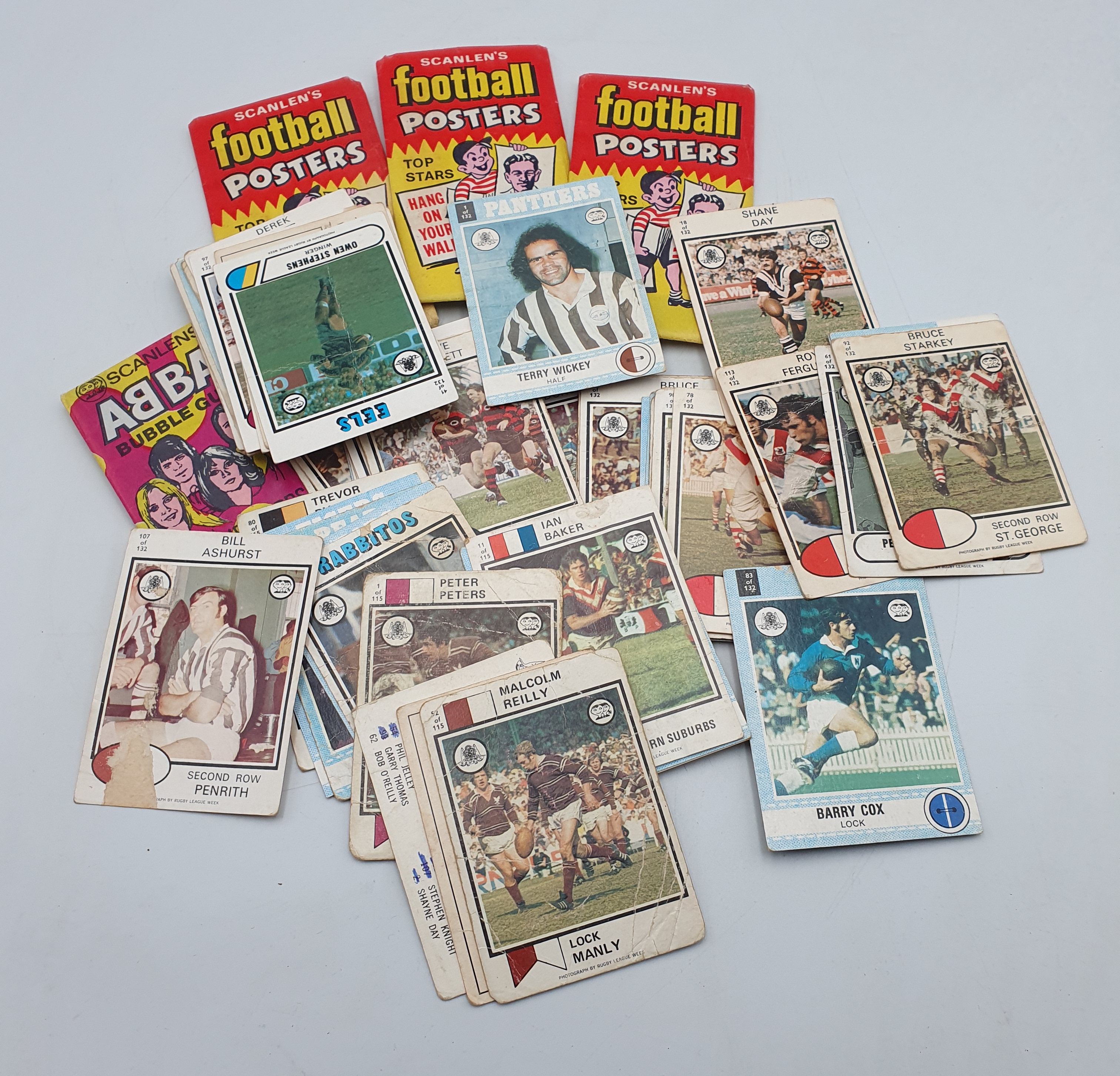 390 · A GROUP OF SCANLEN FOOTBALL CARDS AND POSTERS