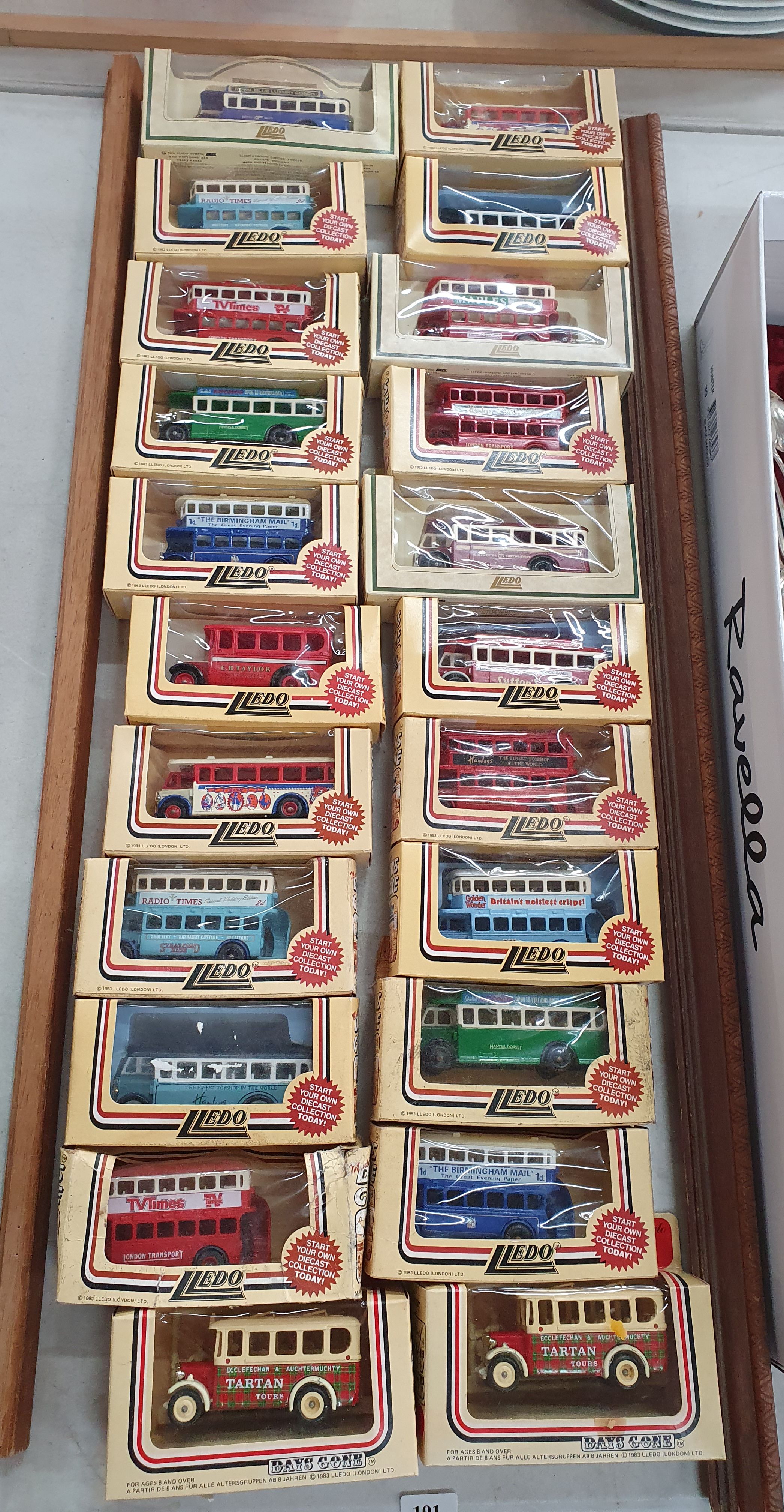 191 · 24 DIE-CAST MODEL BUSES