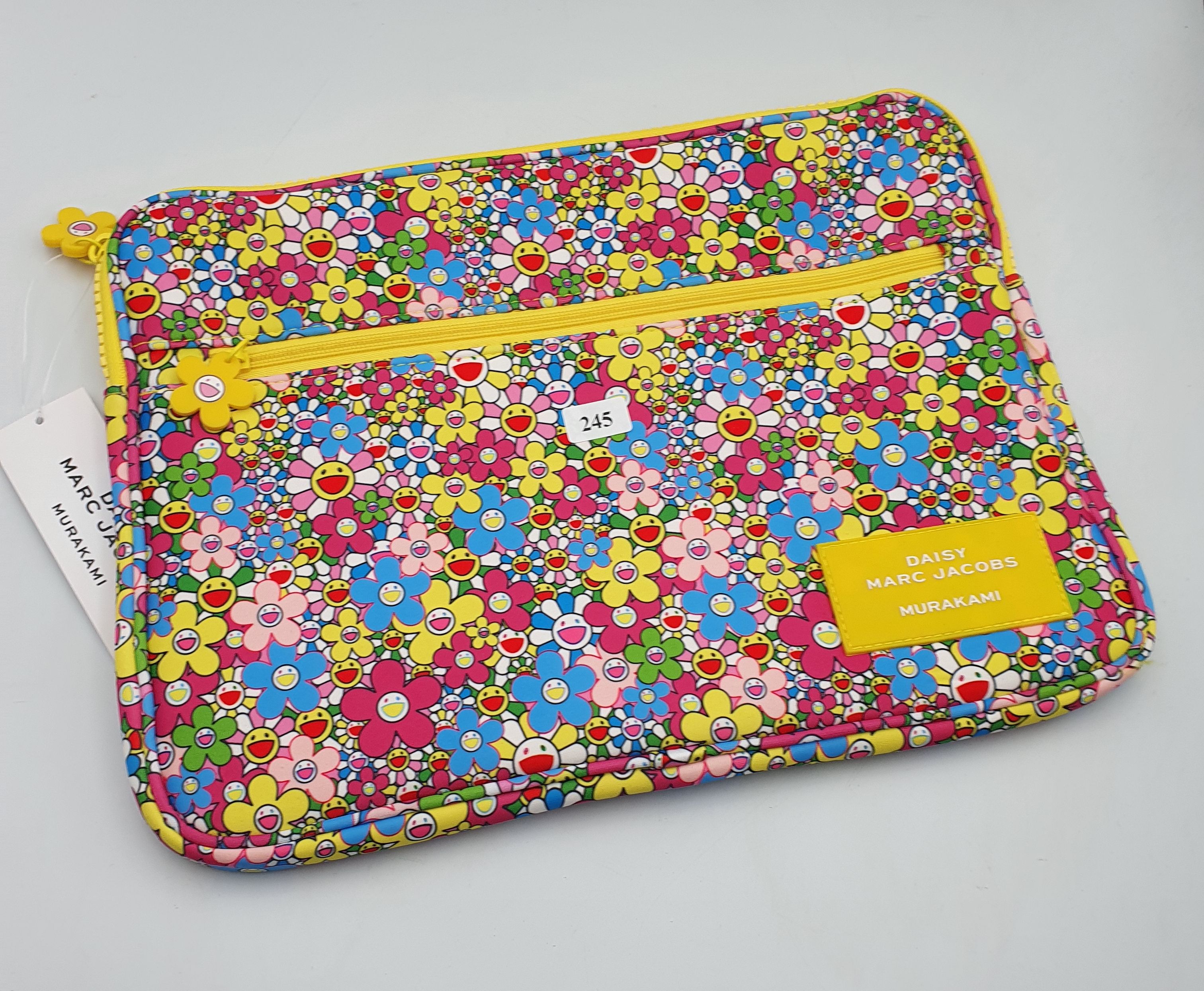 245 · A DAISY MARC JACOB GIFT LAPTOP CASE