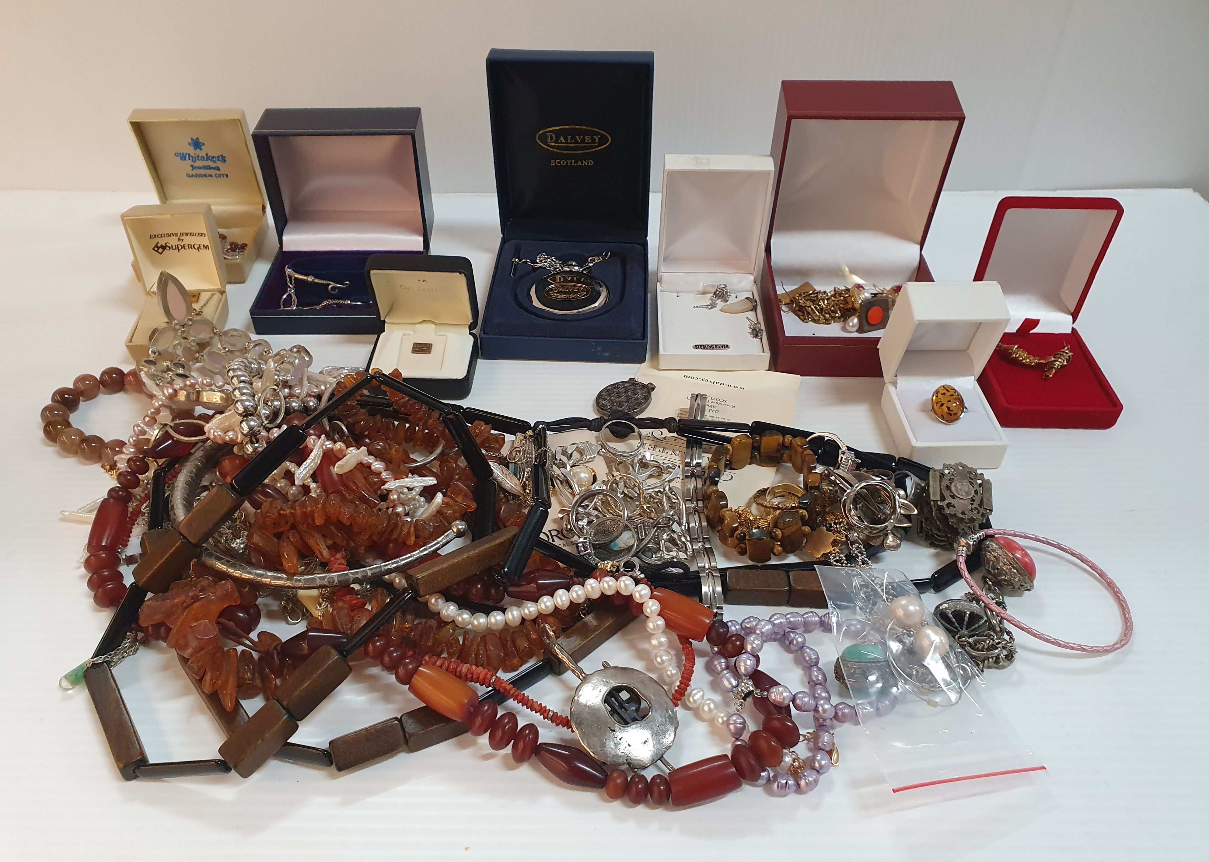 283 · A LARGE BOX OF VARIOUS JEWELLERY ITEMS - SOME SILVER
