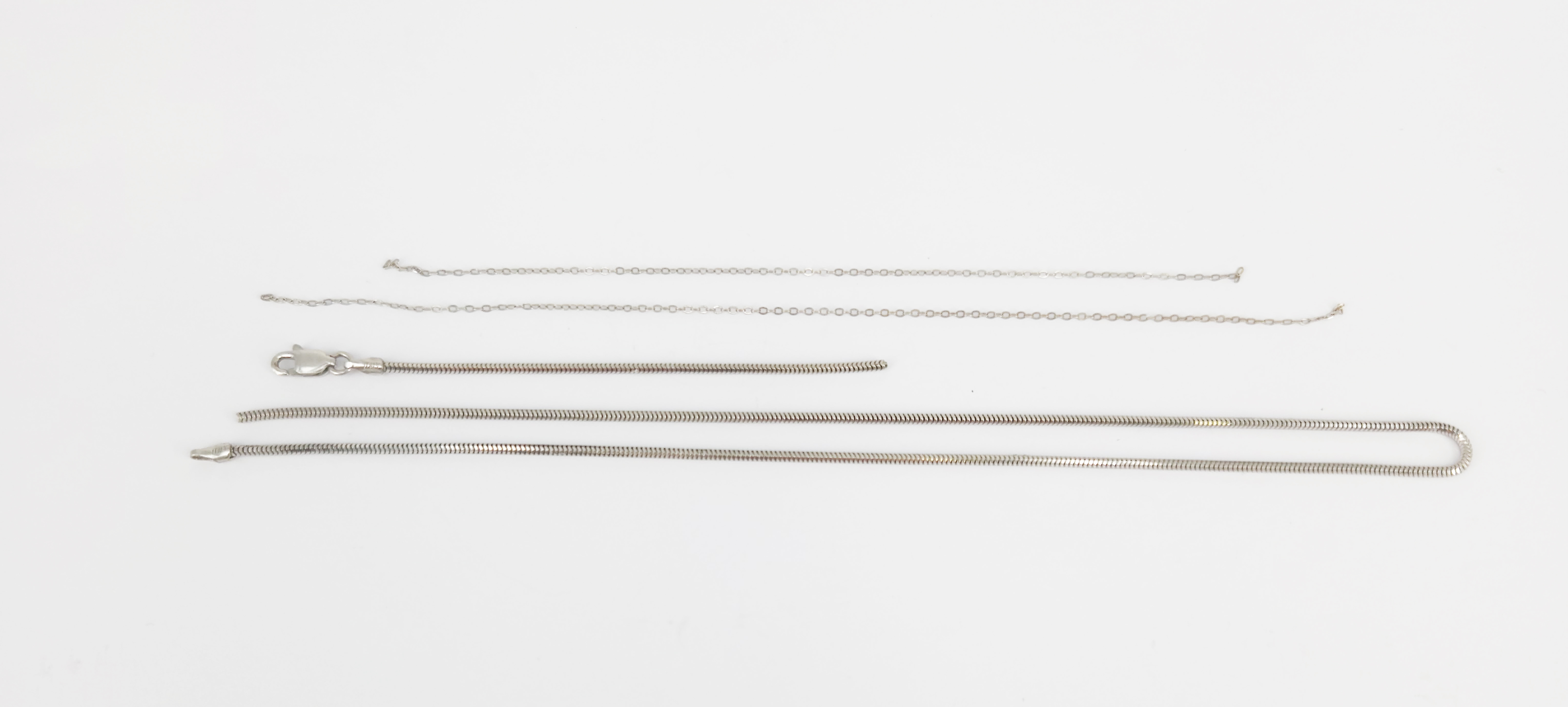 140 · A 9ct WHITE GOLD SNAKE-LINK CHAIN